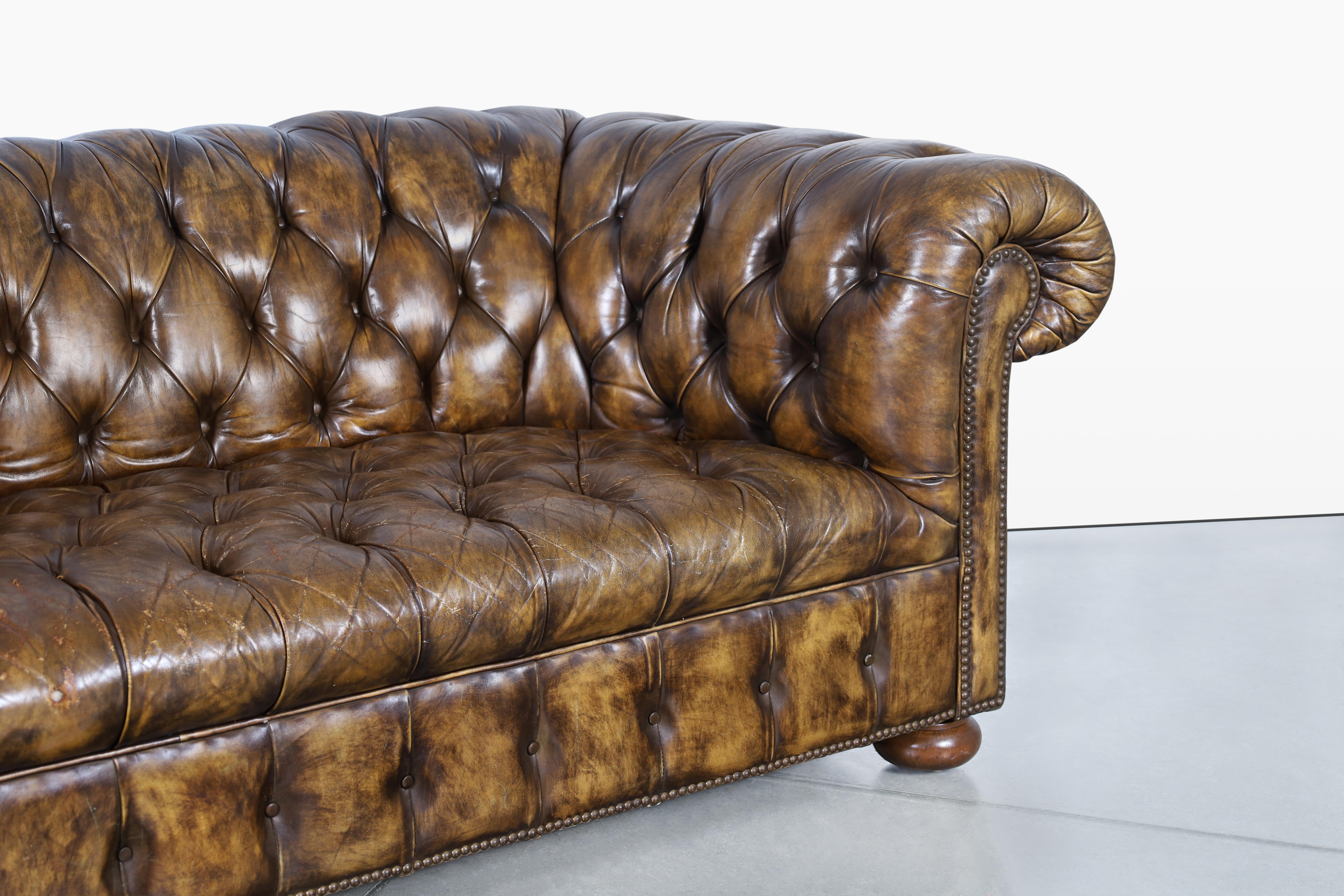 Butterscotch Chesterfield-Sofa aus Leder (Europäisch) im Angebot