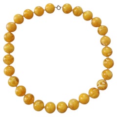 Collar vintage de cuentas de lucita color caramelo, gargantilla llamativa de estilo MCM con efecto marmolado amarillo