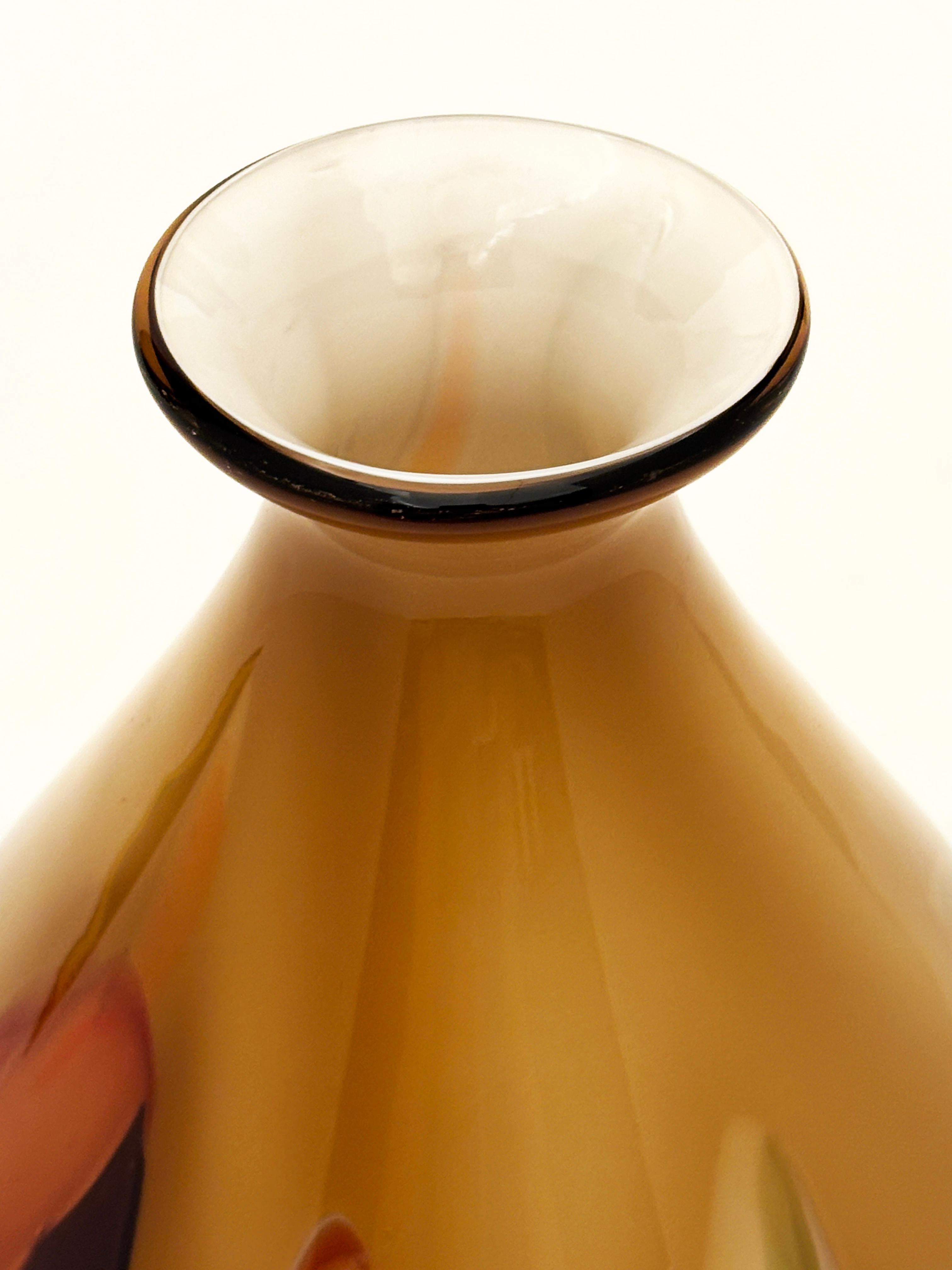 Vetro soffiato Vaso ovoidale d'epoca soffiato a mano, Makora Krosno, Polonia in vendita