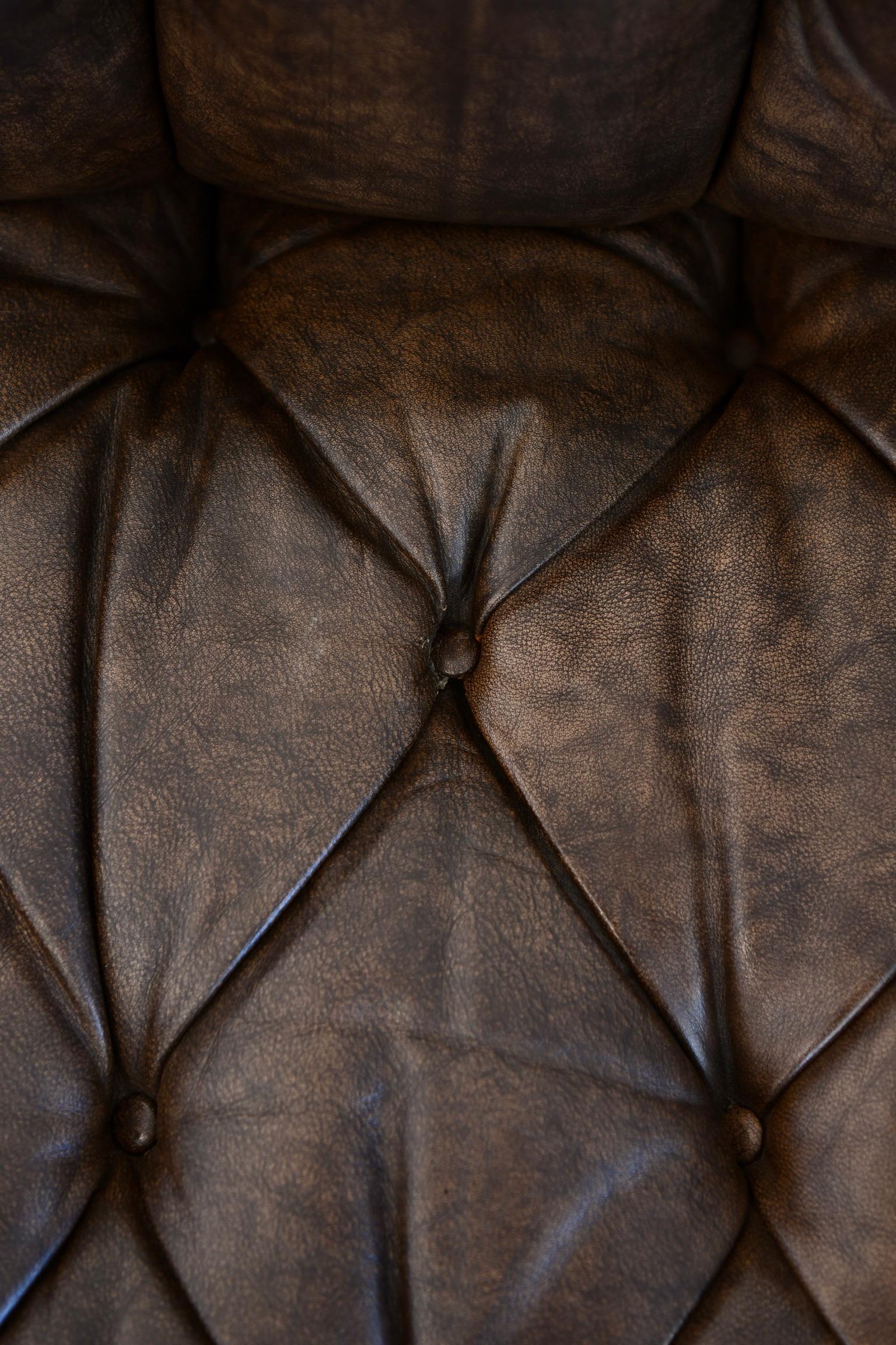 Vintage Buttoned Cigar Brown Leather Chesterfield Sofa For Sale at 1stDibs