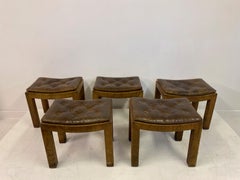 Sgabello in pelle con bottoni vintage con seduta curva