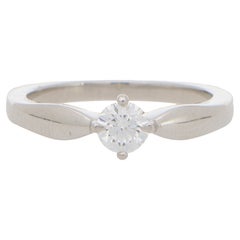 Solitärring aus Platin mit 0,30 Karat rundem Diamant im Brillantschliff von Bvlgari