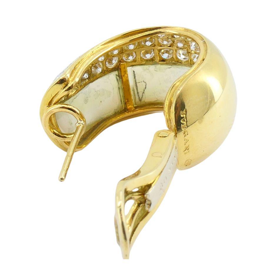 Pendientes de aro vintage Bvlgari de oro de 18 quilates con diamantes y madreperla en venta 6