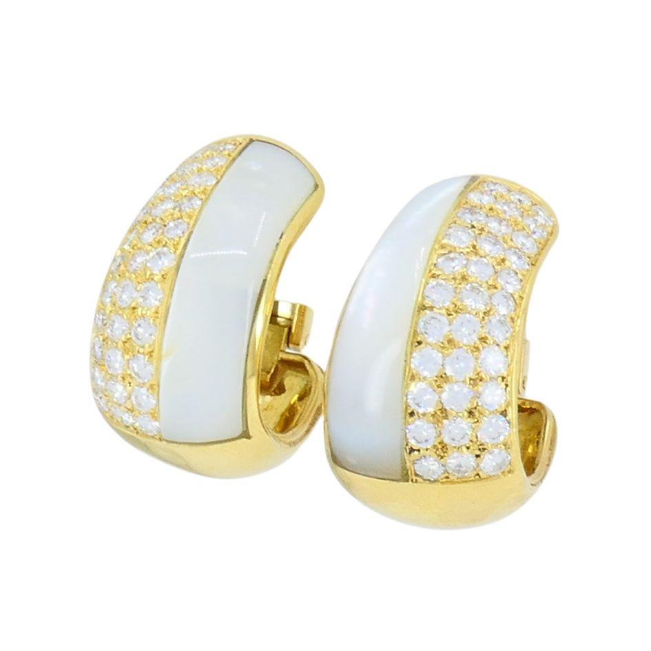 Pendientes de aro vintage Bvlgari de oro de 18 quilates con diamantes y madreperla en Bueno estado para la venta en Beverly Hills, CA
