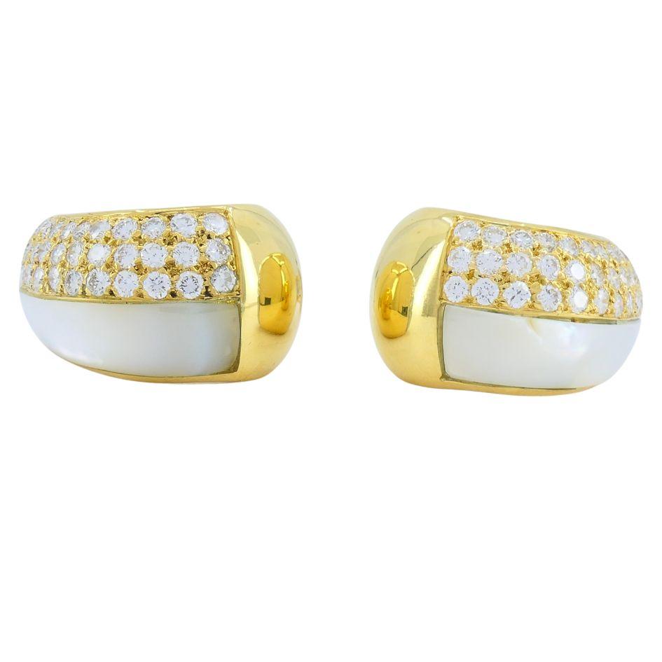 De las mujeres Pendientes de aro vintage Bvlgari de oro de 18 quilates con diamantes y madreperla en venta