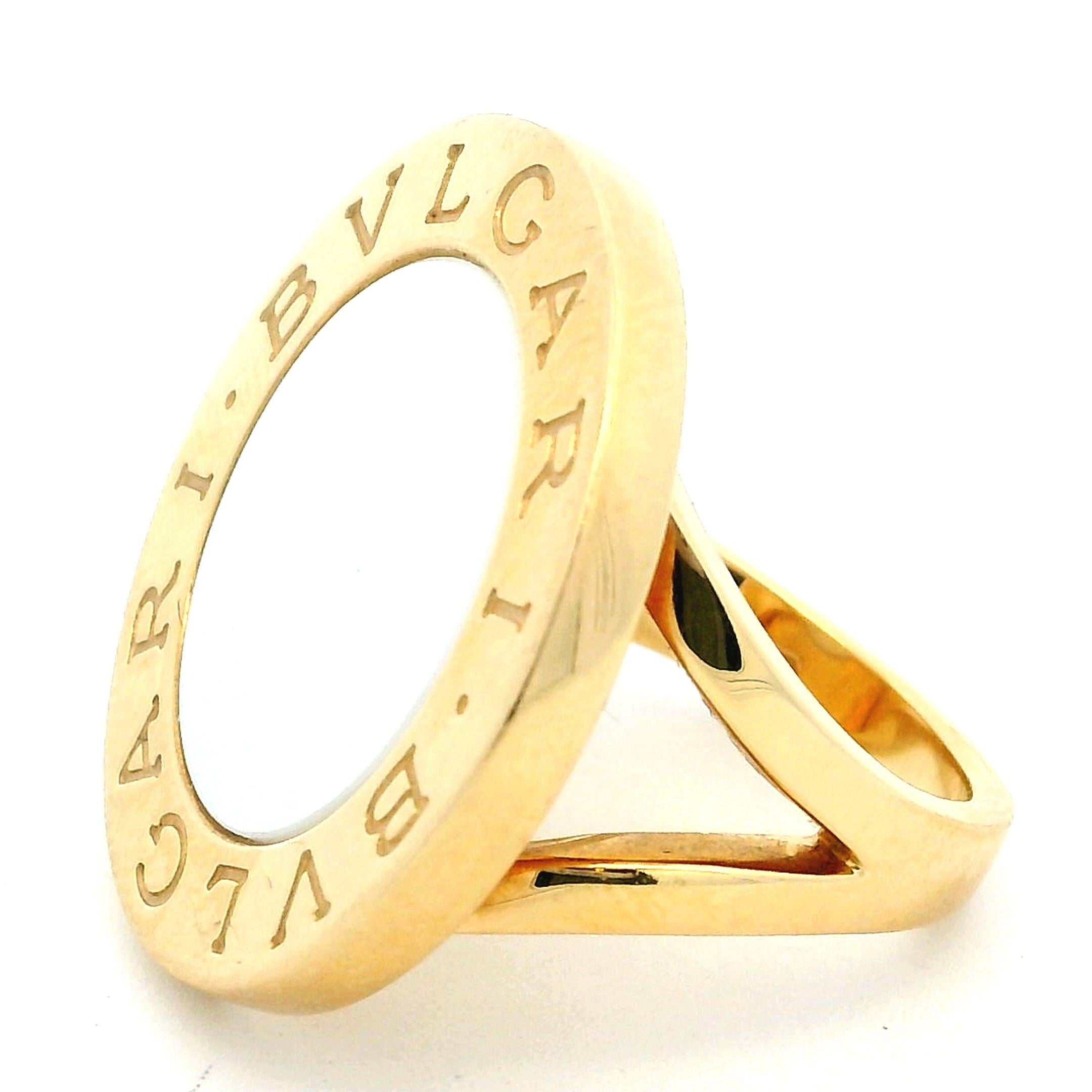 Vintage Bvlgari  Bague en or jaune 18K avec pierre centrale en nacre en vente 5