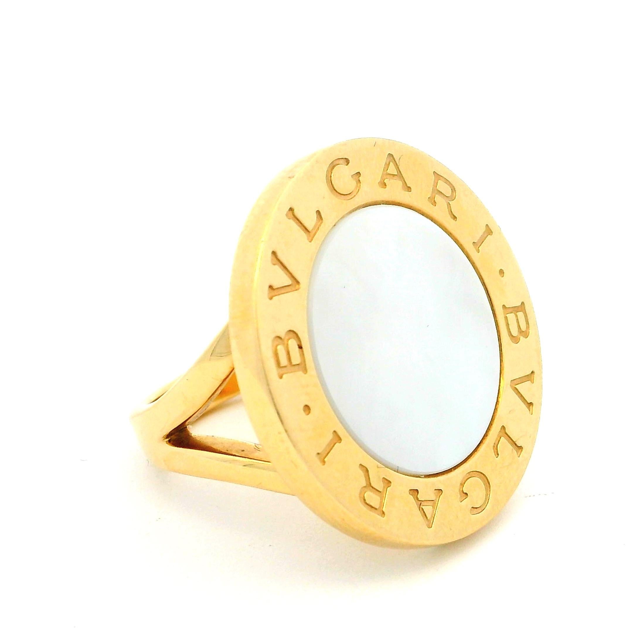 Vintage Bvlgari  Bague en or jaune 18K avec pierre centrale en nacre en vente 7
