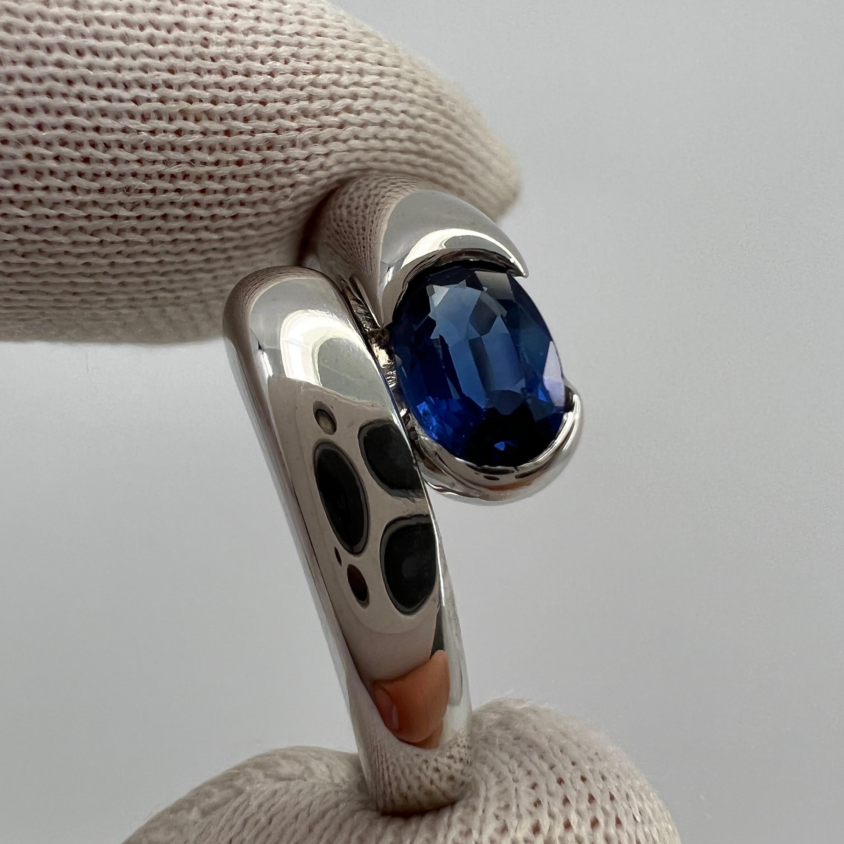 Vintage Bvlgari Astrea Vivid Blue Sapphire Oval Cut 18k White Gold Bypass Ring In Excellent Condition For Sale In Birmingham, GB