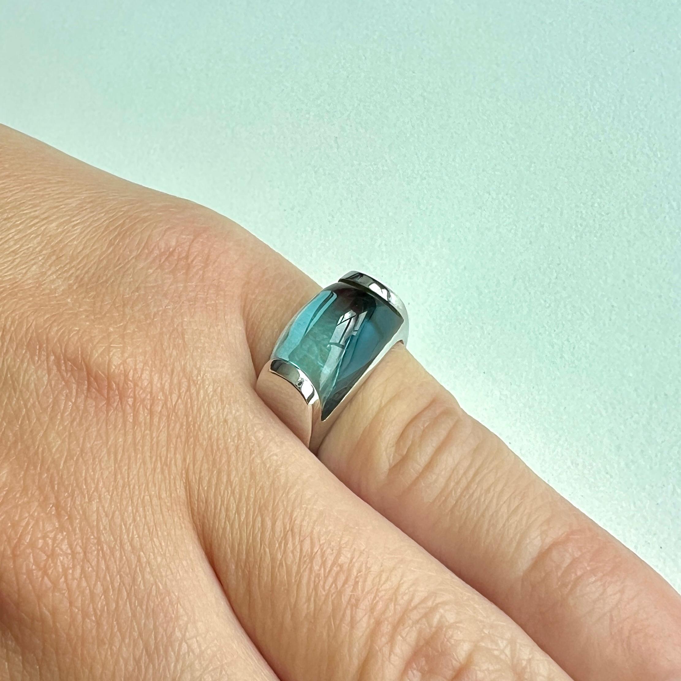 Vintage Bvlgari Bulgari Tronchetto 18 Karat Weißgold Blauer Topas Ring mit Schachtel 9