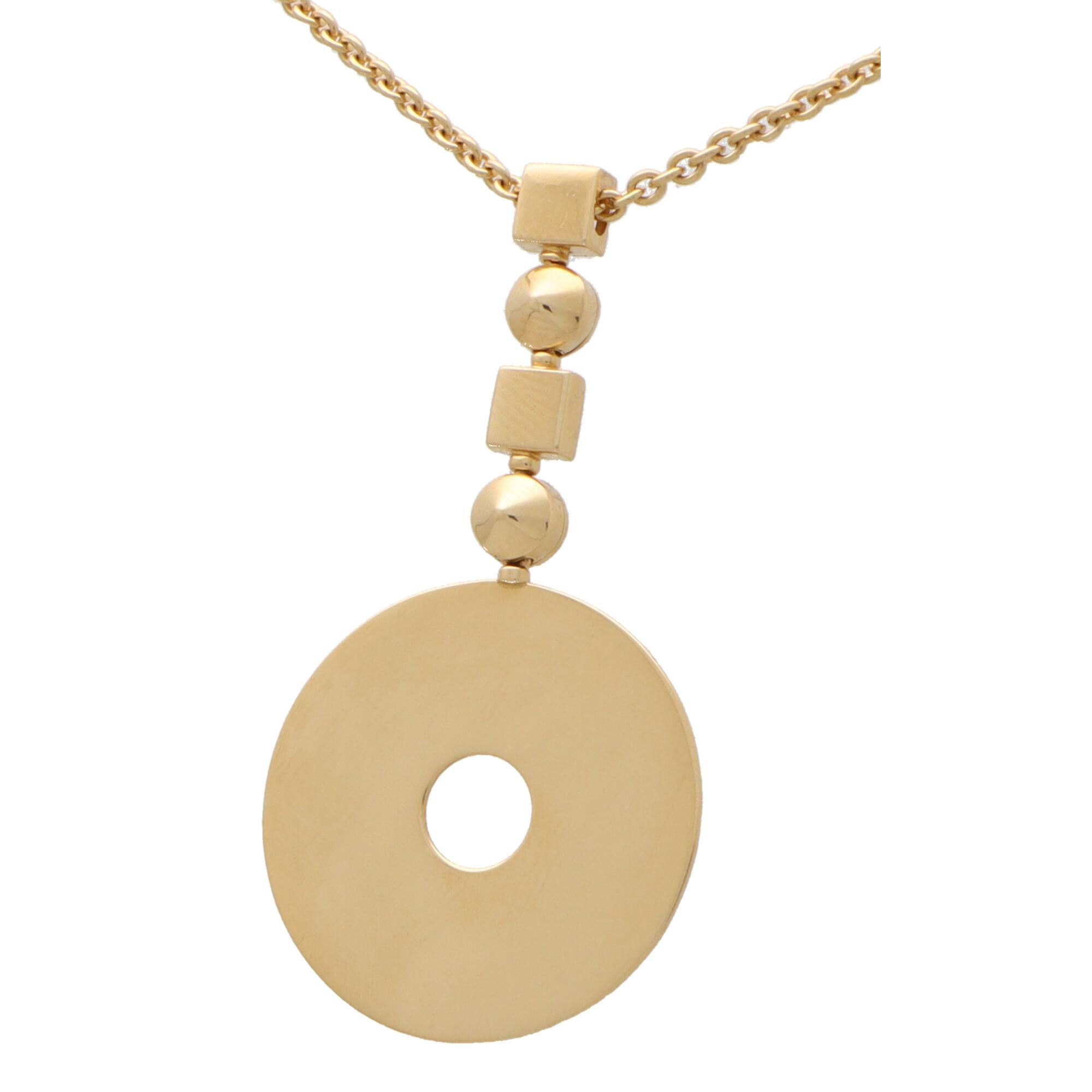 Vintage Bvlgari Disc Pendant Necklace Set in 18k Yellow Gold In Excellent Condition In London, GB