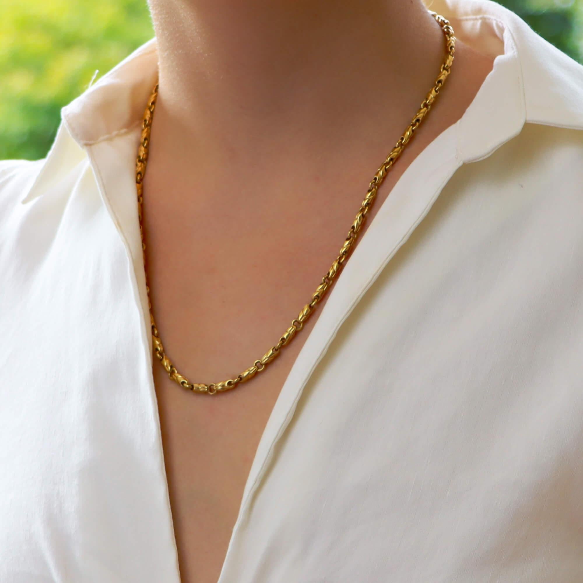 An extremely stylish vintage Bvlgari fancy link chain necklace in solid 18k yellow gold.

The chain is composed of 48 individual fancy links and fastened with a secure lobster clasp. Due to the length and the design, this piece could be worn by