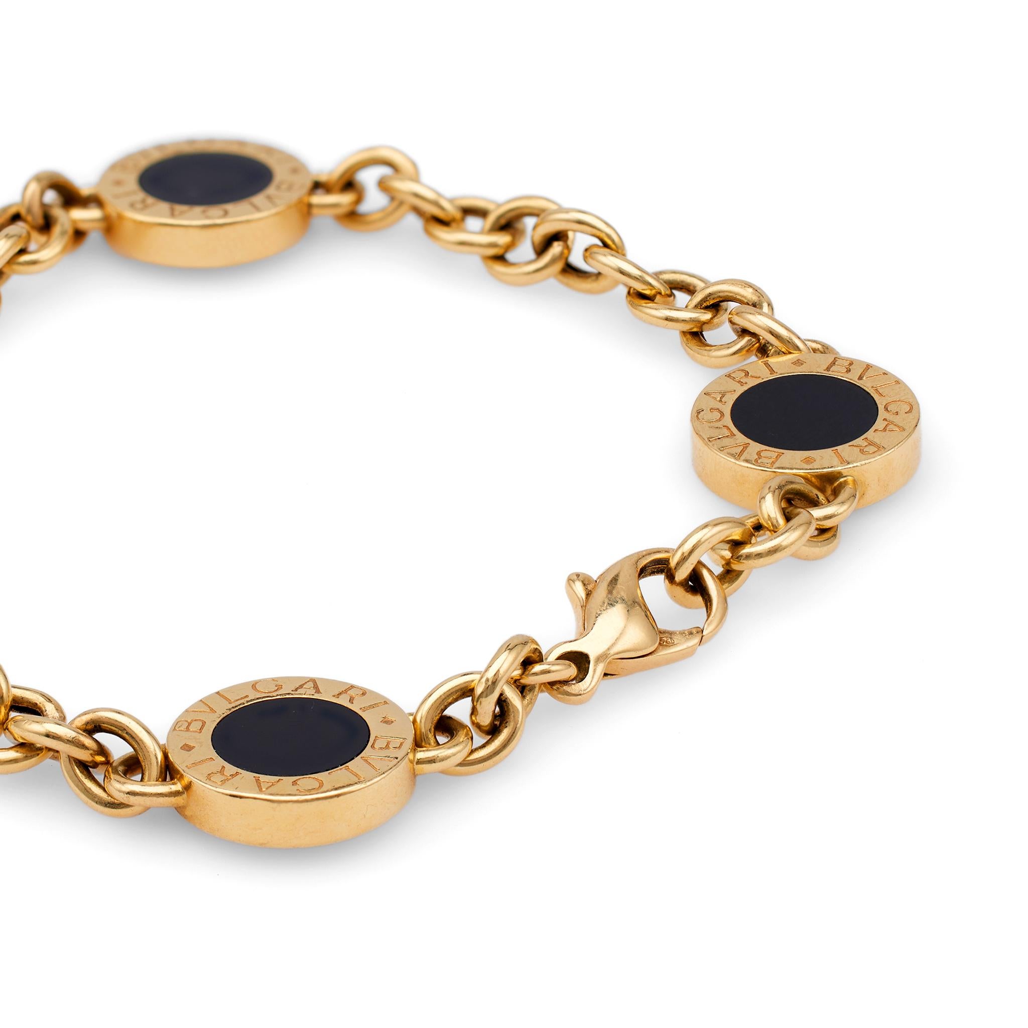 Vintage Bvlgari Italy Onyx 18k Yellow Gold Bracelet In Excellent Condition For Sale In Beverly Hills, CA