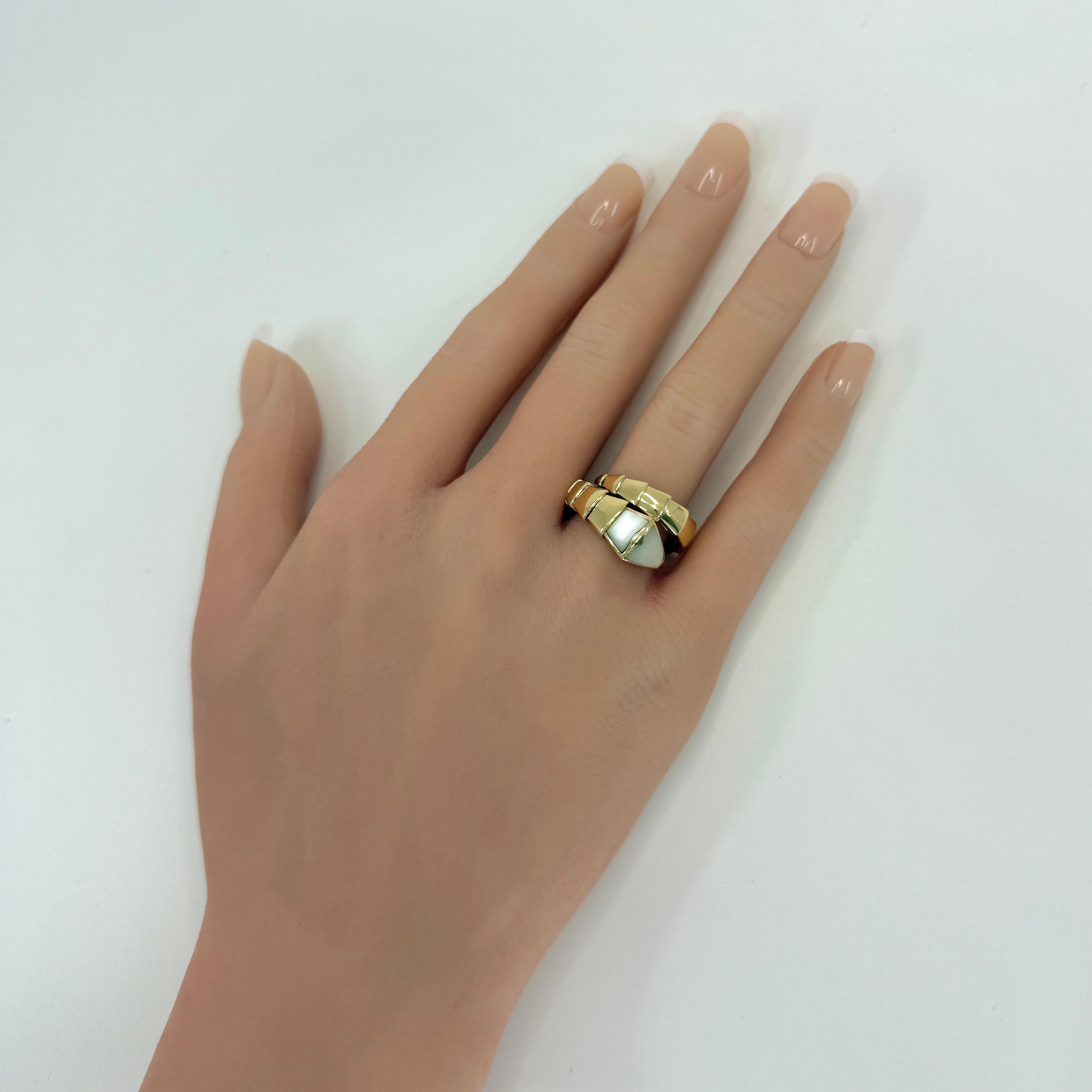 Vintage Bvlgari Madreperla Serpenti Vipera Anello Serpente Oro Giallo 18k Medio in vendita 4