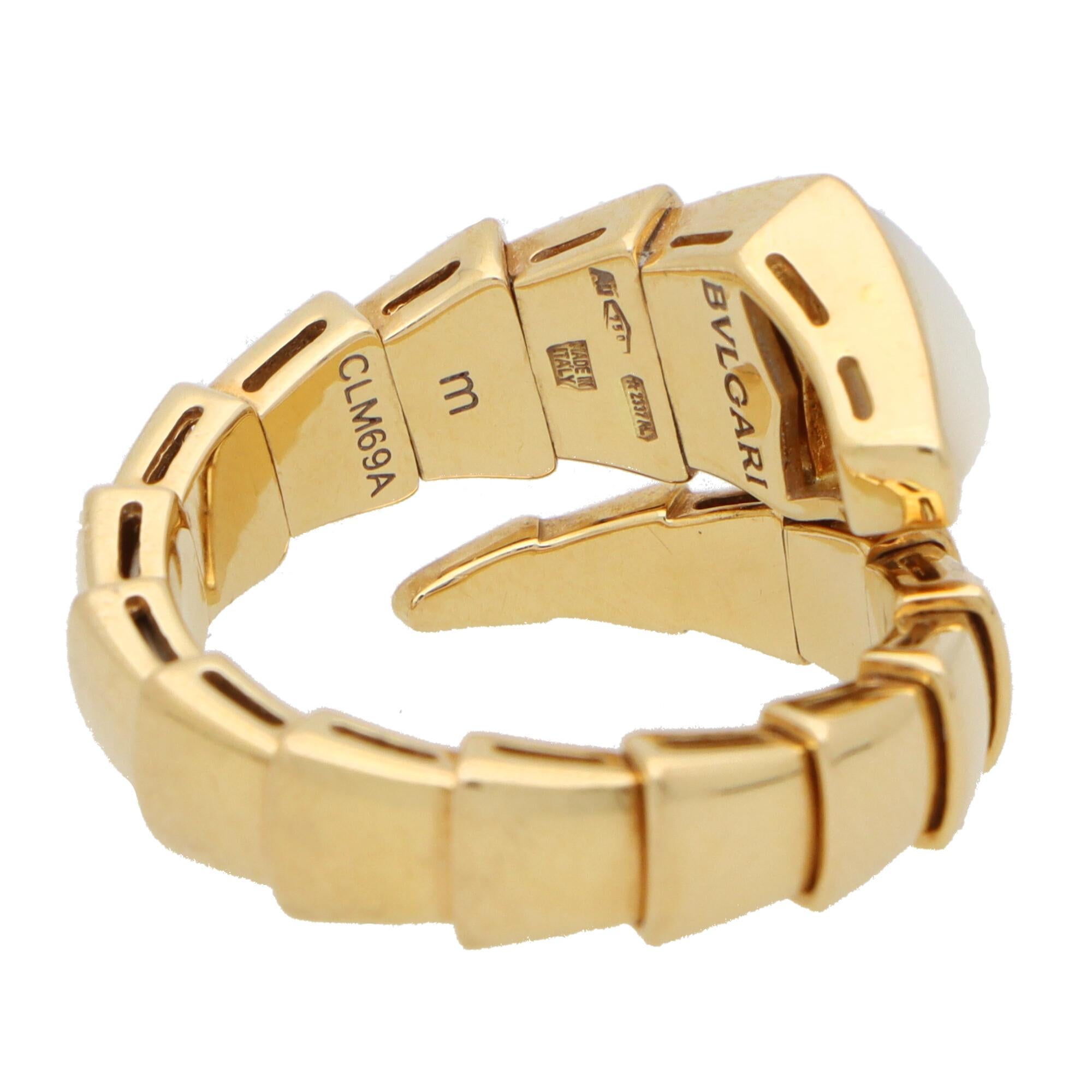 Vintage Bvlgari Mother of Pearl Serpenti Viper Ring in 18k Yellow Gold In Good Condition In London, GB