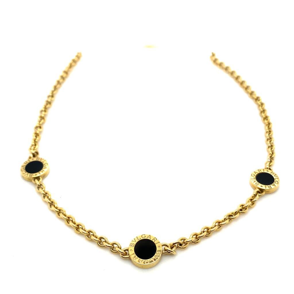 A vintage Bvlgari onyx disc 18 karat yellow gold necklace.

This elegant Bulgari onyx disc chunky chain necklace is from a discontinued design from Bvlgari's 'Bvlgari’ collection. 

The piece is designed as a series of three yellow gold and onyx