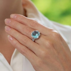 Vintage Bvlgari Parentesi Ring aus 18 Karat Weißgold mit blauem Topas und Diamant