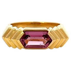Solitär-Ring aus 18 Karat Gelbgold mit rosa Turmalin von Bvlgari