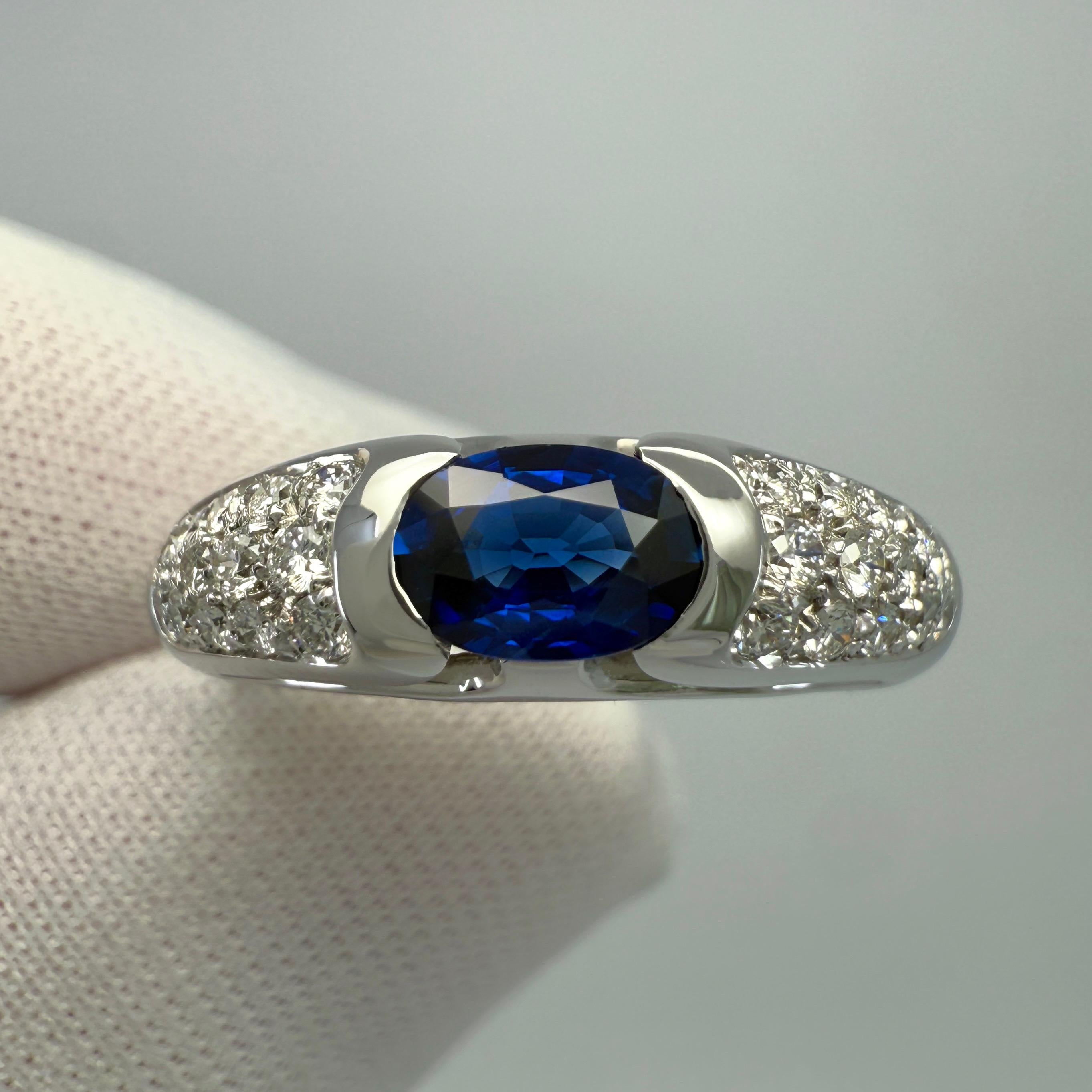 Taglio ovale Anello d'epoca Bvlgari con zaffiro blu reale e diamanti in oro bianco 18 ct. in vendita