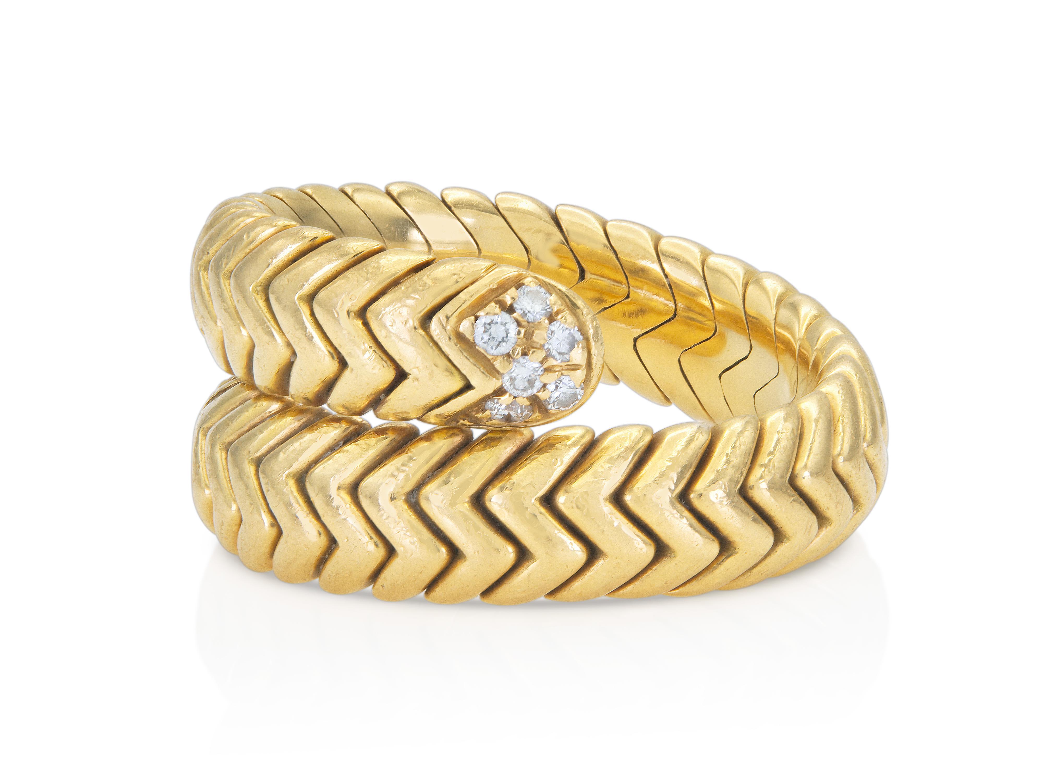 Finemente realizzato in oro giallo 18 carati con diamanti rotondi taglio brillante.
Firmato da Bvlgari
Taglia 6