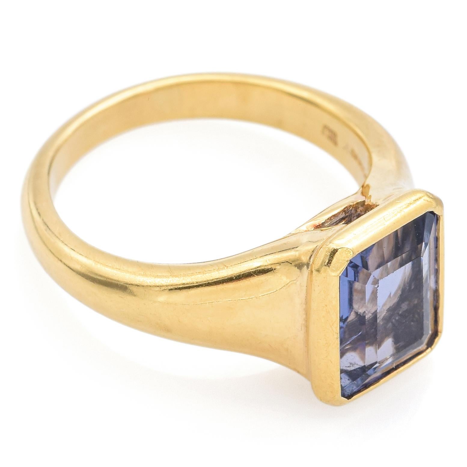 Vintage Bvlgari Tanzanite Yellow Gold Band Ring with Pouch Size 5.25 In Good Condition In New York, NY