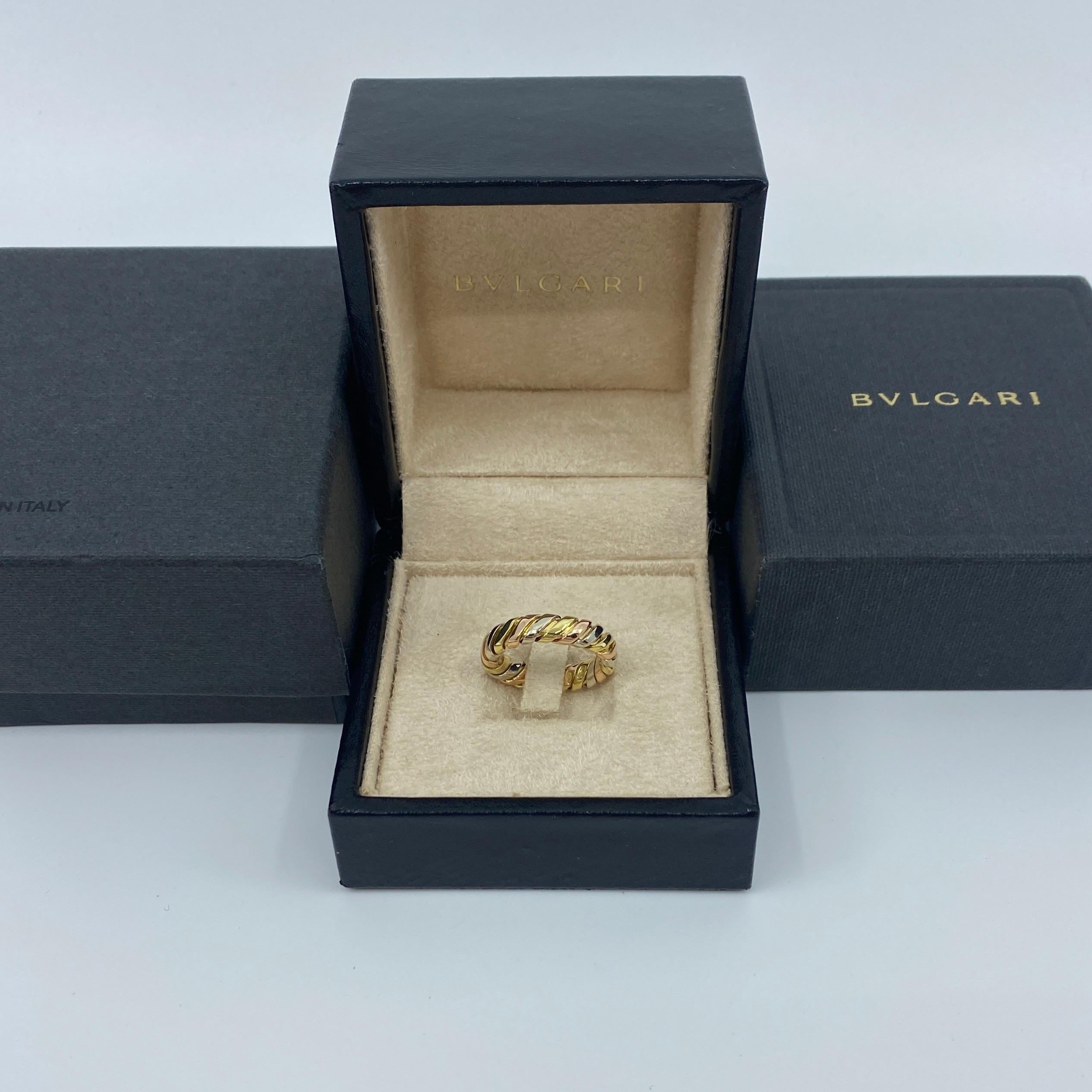 Vintage 18k Tricolour Gold Bvlgari Tubogas Twist Swirl Band Ring.

This stylish design features alternating bands of white, yellow and rose gold.
In excellent condition, has been professionally polished and cleaned.

Ring size UK L -  US 6. Some