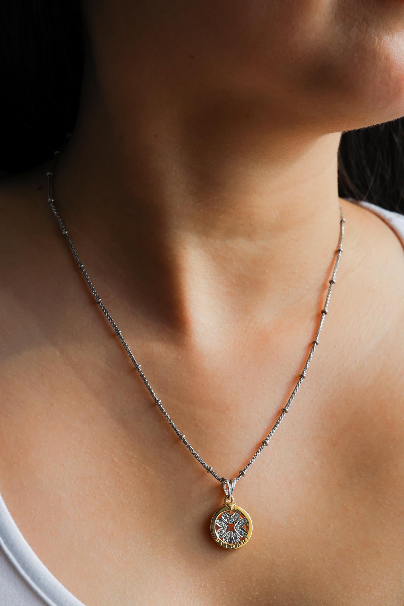 Zweifarbiger Herzblumen-Anhänger von Bvlgari im Vintage-Stil mit 0,25 Karat. im Zustand „Neu“ im Angebot in Los Angeles, CA