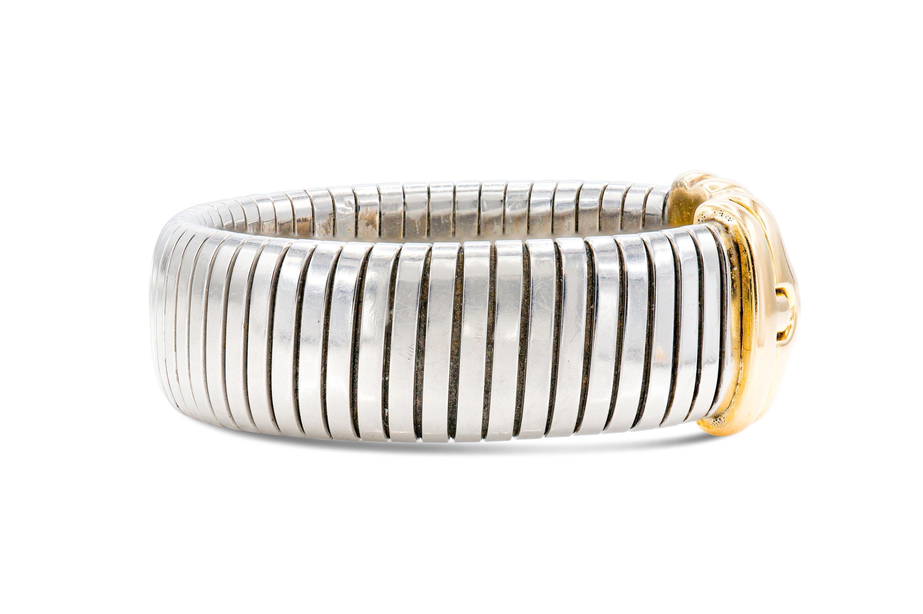 Fein gearbeitet aus 18k Gelbgold und Edelstahl.
Signiert von Bvlgari
Größe 5 1/2 Zoll, flexibel