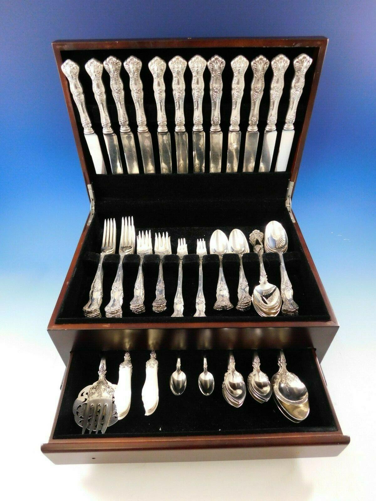 Vintage by 1847 Rogers silverplate flatware set, 81 pieces. This desirable pattern features a beautiful grape motif. This set includes:

12 dinner knives, 9 3/4