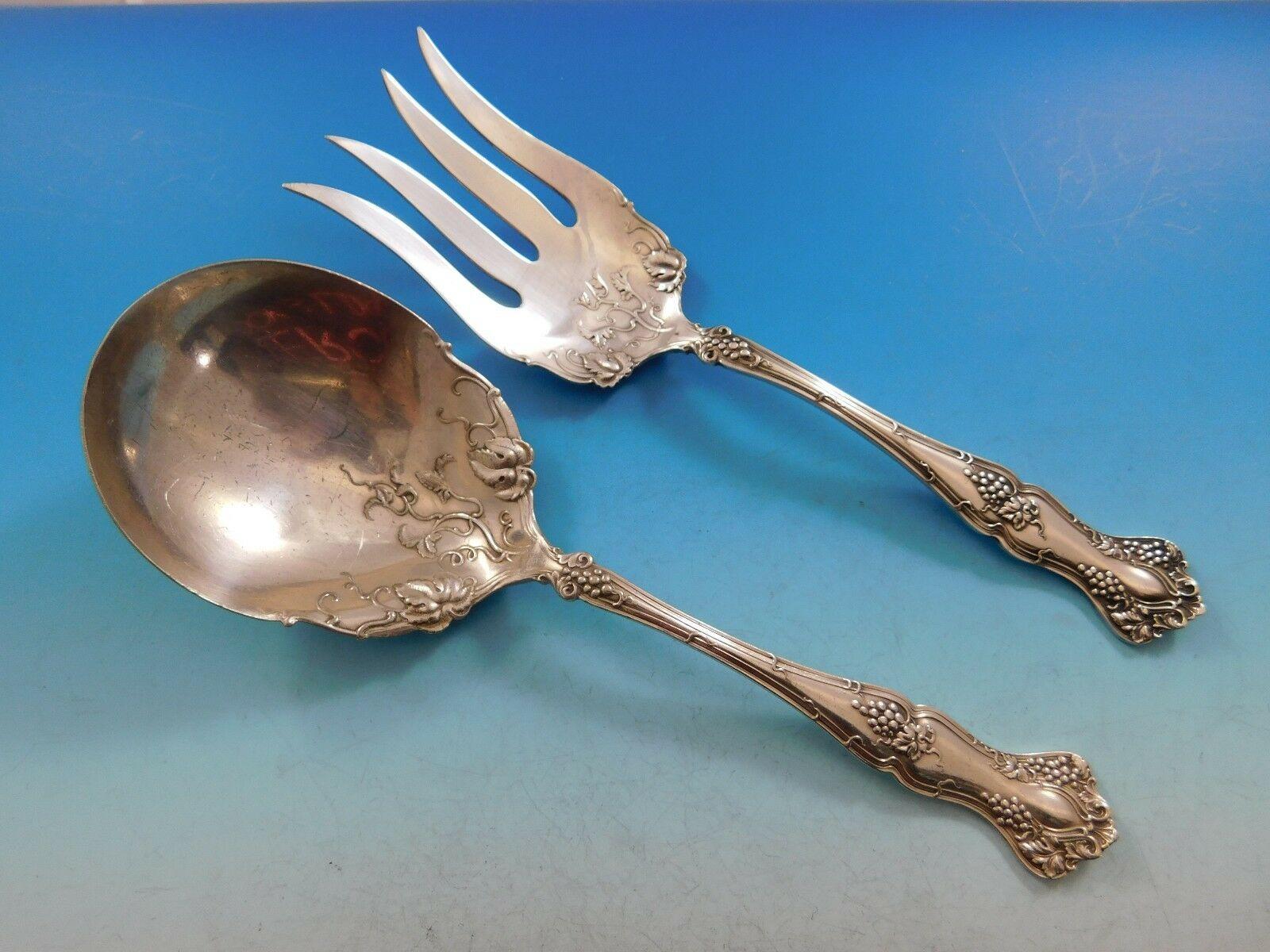 20ième siècle Ensemble de couverts en métal argenté vintage pour 8 personnes 81 pièces raisins de Rogers, 1847 en vente