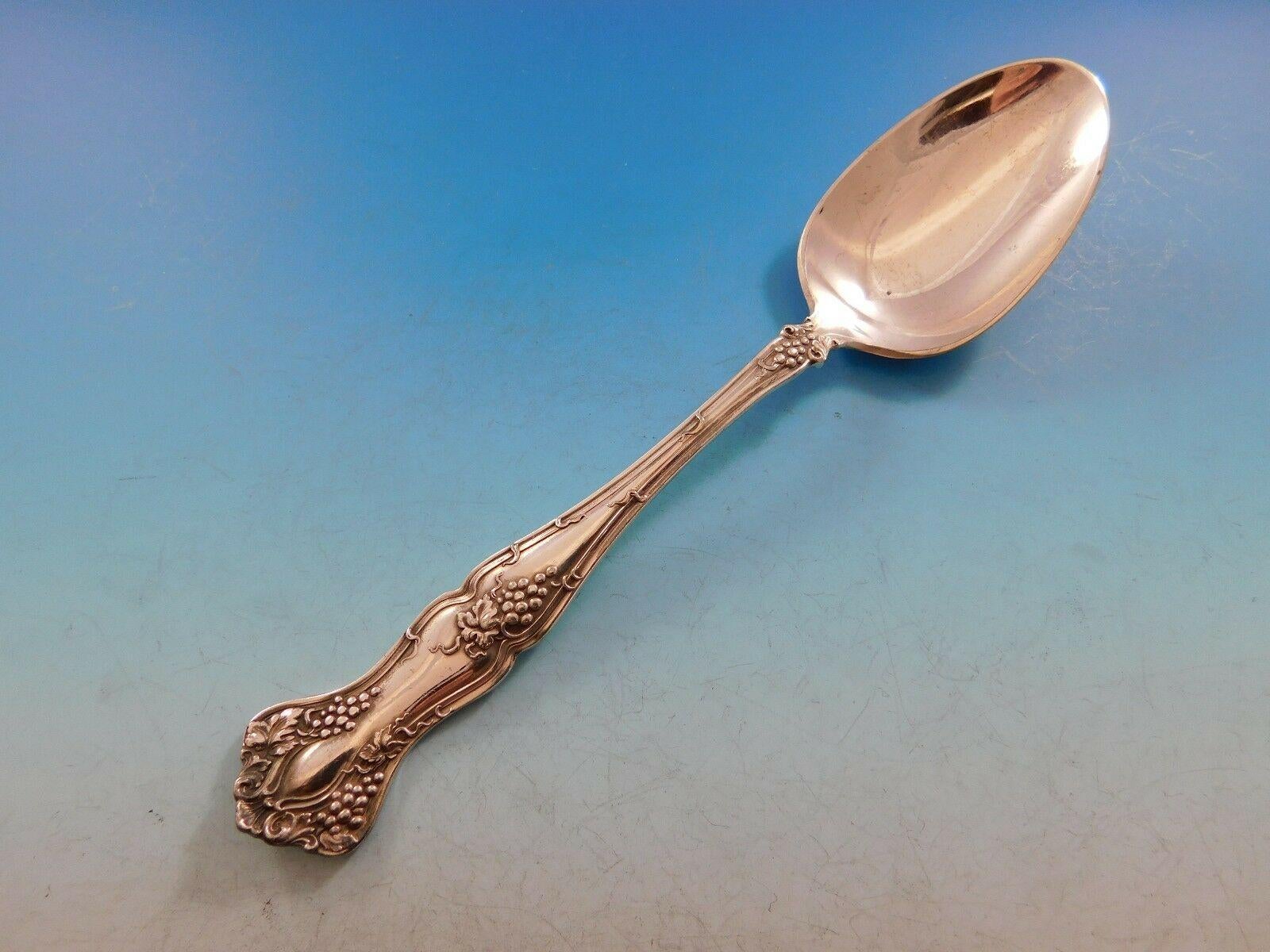 Argent sterling Ensemble de couverts en métal argenté vintage pour 8 personnes 81 pièces raisins de Rogers, 1847 en vente