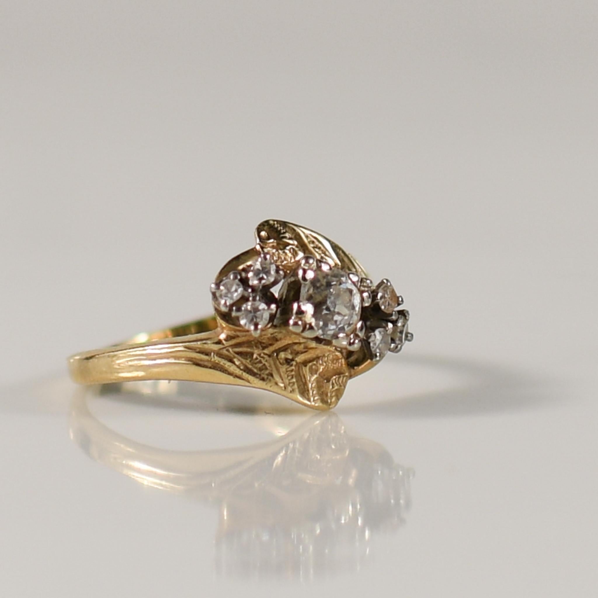 Bague Vintage Bypass Diamond Ring .33ct Old Euro Cut Center Diamond Pour femmes en vente