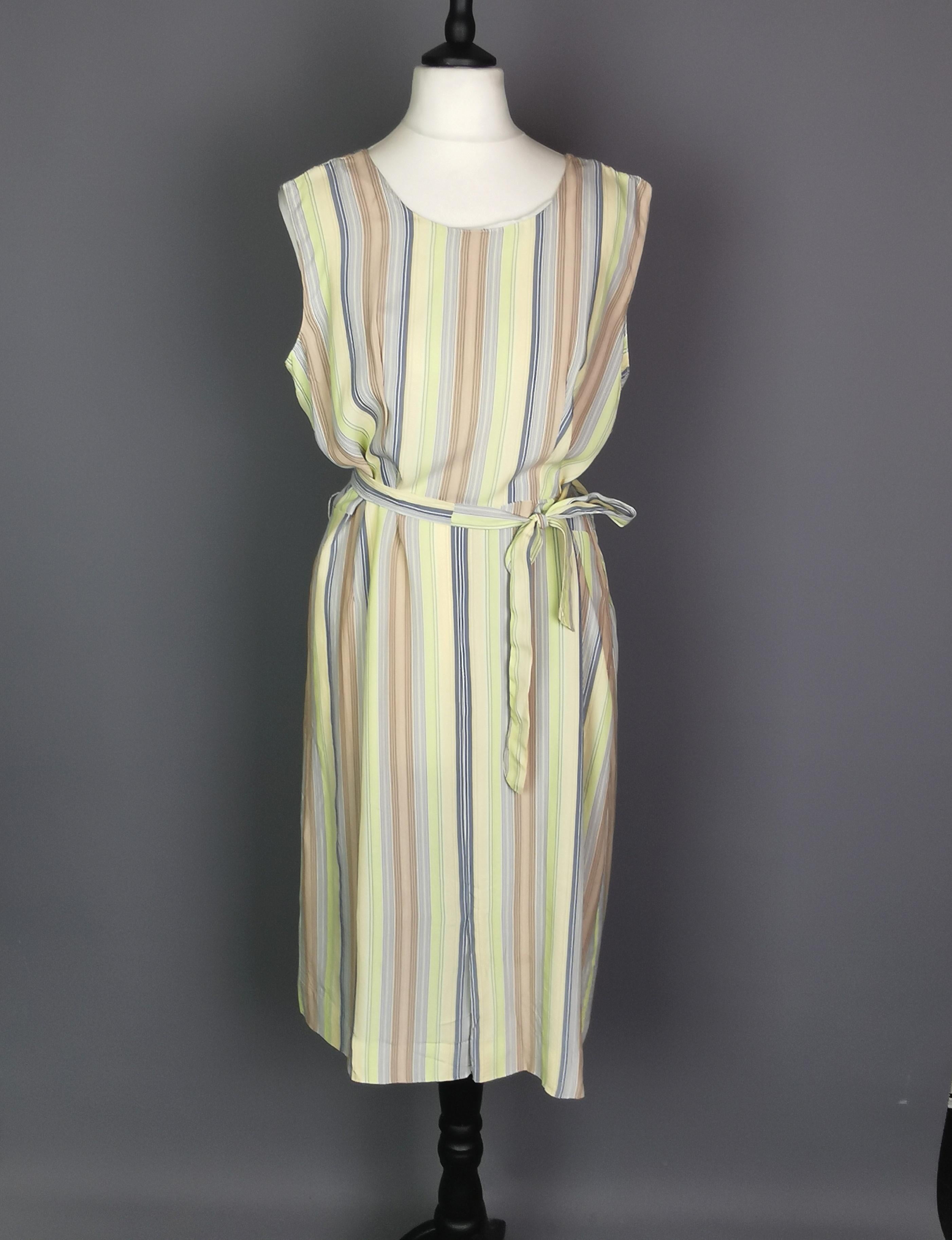 Vintage c1930s striped rayon day dress  In Fair Condition For Sale In NEWARK, GB