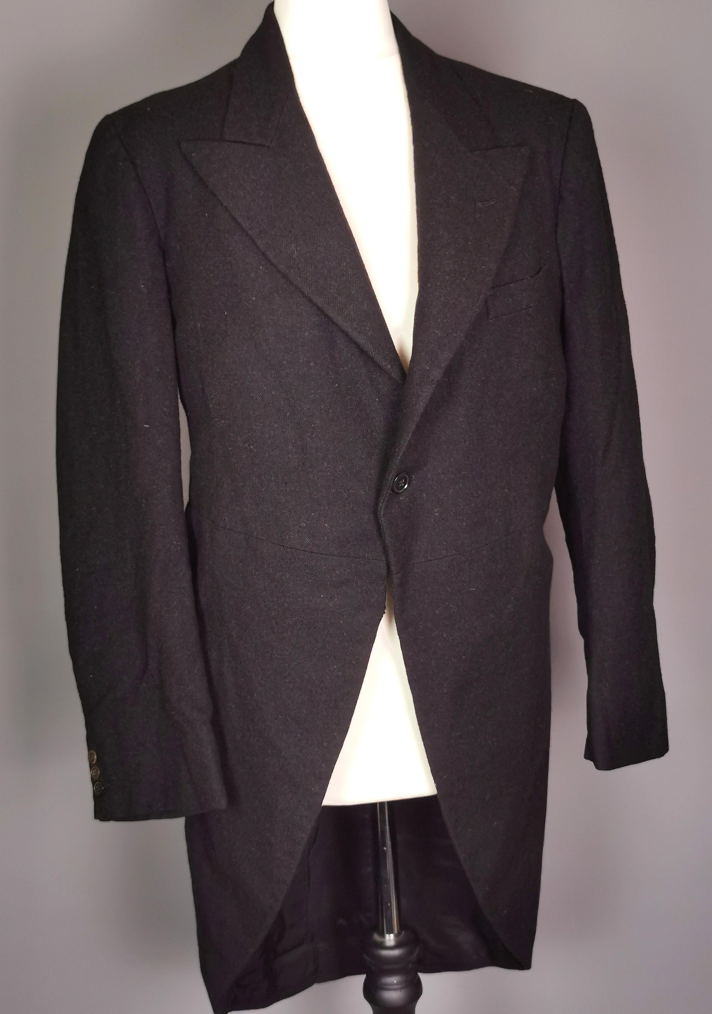 Vintage c1940s Mens Black wool tailcoat  In Fair Condition In NEWARK, GB