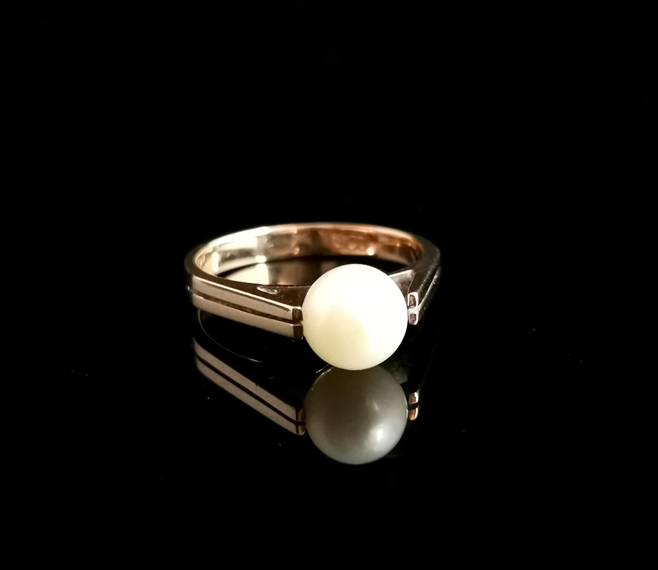 Women's Vintage c1940s Pearl Solitaire Ring, 9 Karat Yellow Gold