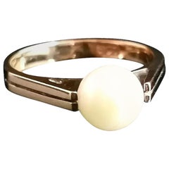 9 karat gold Vintage c1940s Pearl Solitaire Ring, 9 Karat Yellow Gold