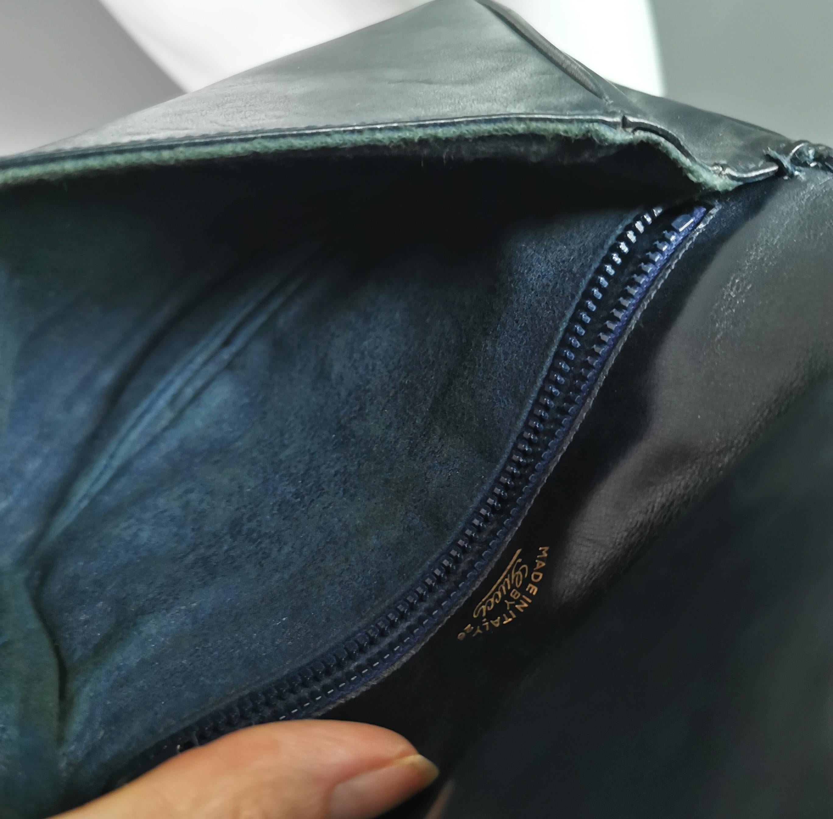 Vintage c1960s Gucci navy leather handbag, Shoulder bag  For Sale 7