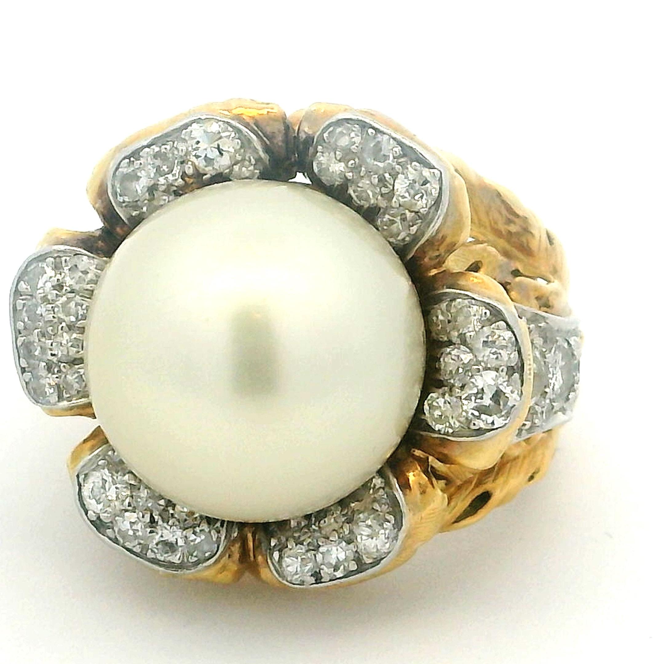Vintage c.1970 Anello da cocktail con perle dei mari del sud e diamanti in oro 18 carati, 2,20 carati in vendita 6