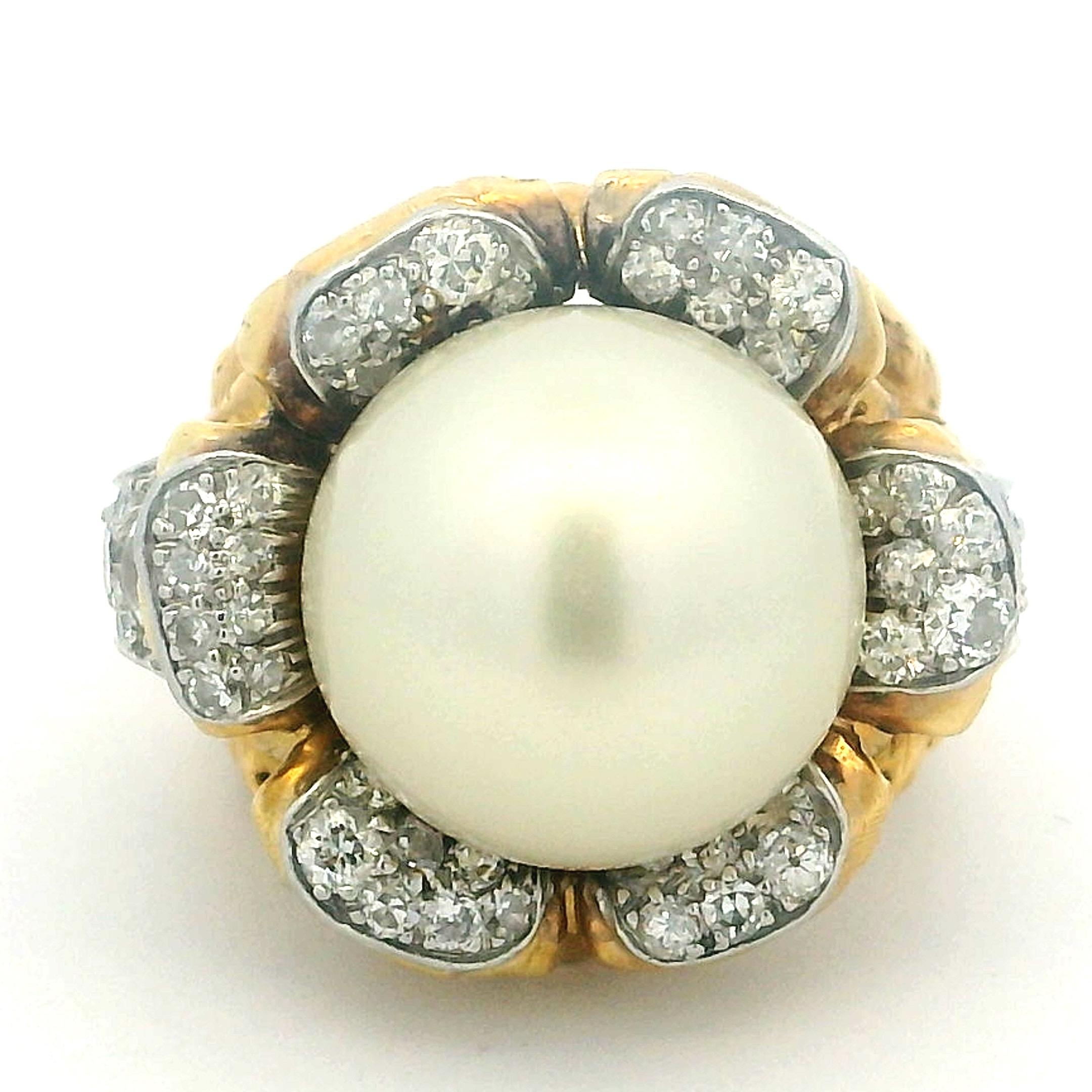 Vintage c.1970 Anello da cocktail con perle dei mari del sud e diamanti in oro 18 carati, 2,20 carati in vendita 7