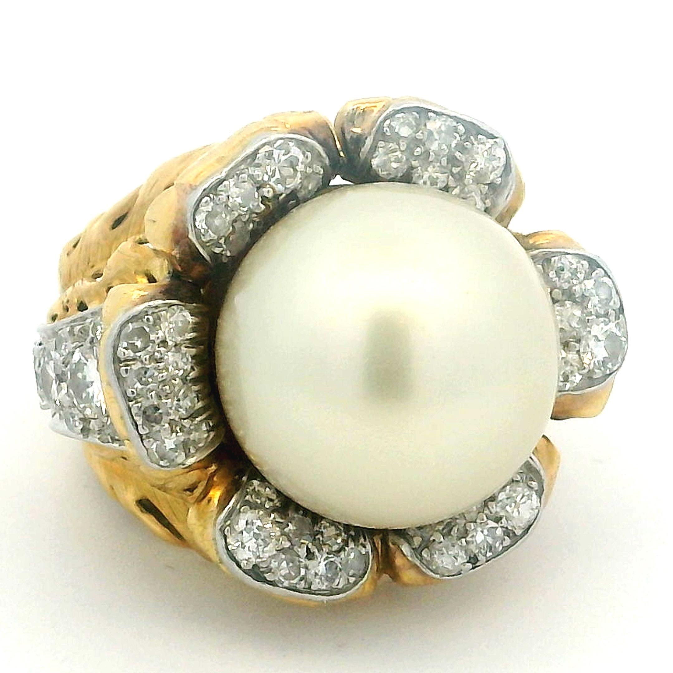 Vintage c.1970 Anello da cocktail con perle dei mari del sud e diamanti in oro 18 carati, 2,20 carati in vendita 8