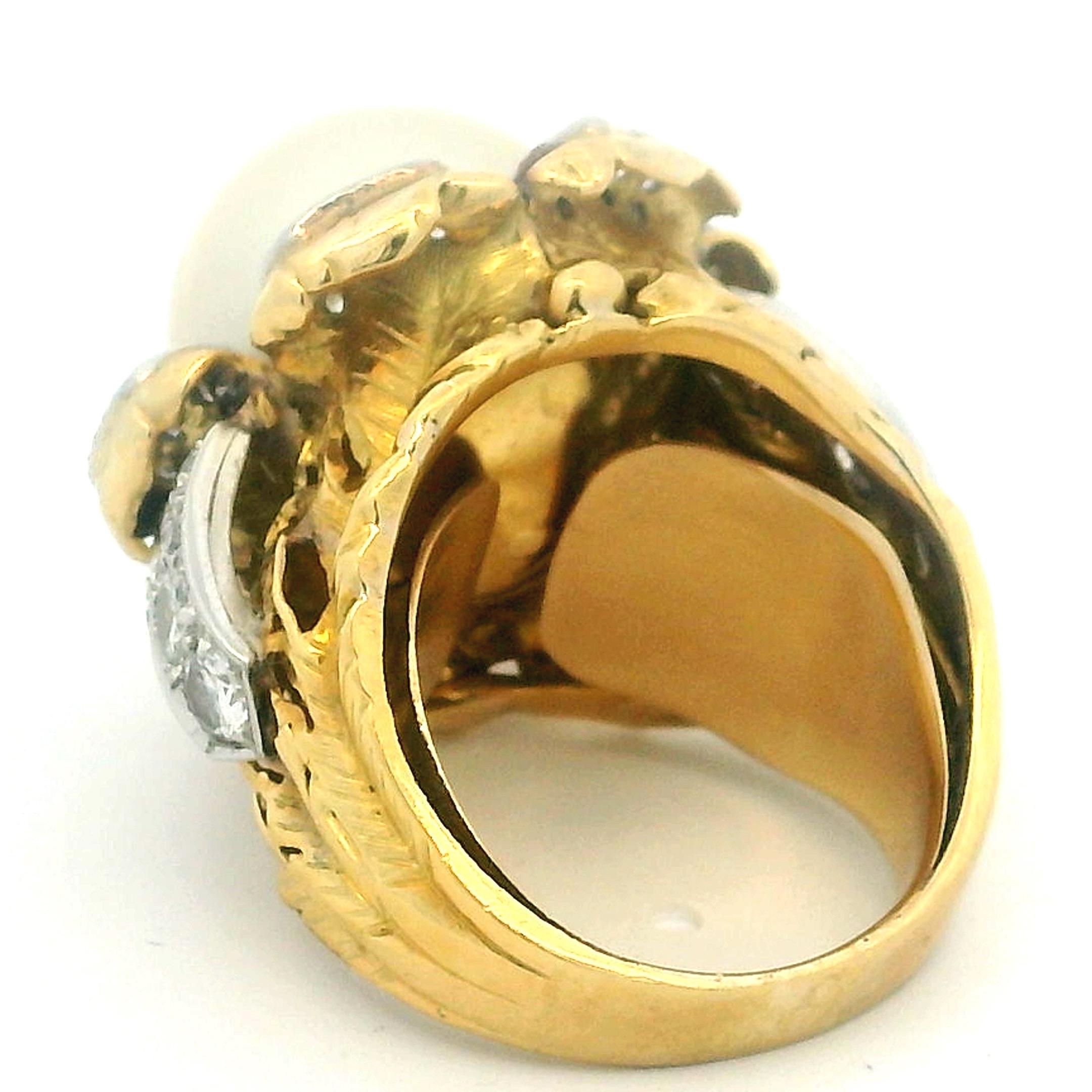 Vintage c.1970 Anello da cocktail con perle dei mari del sud e diamanti in oro 18 carati, 2,20 carati in vendita 1
