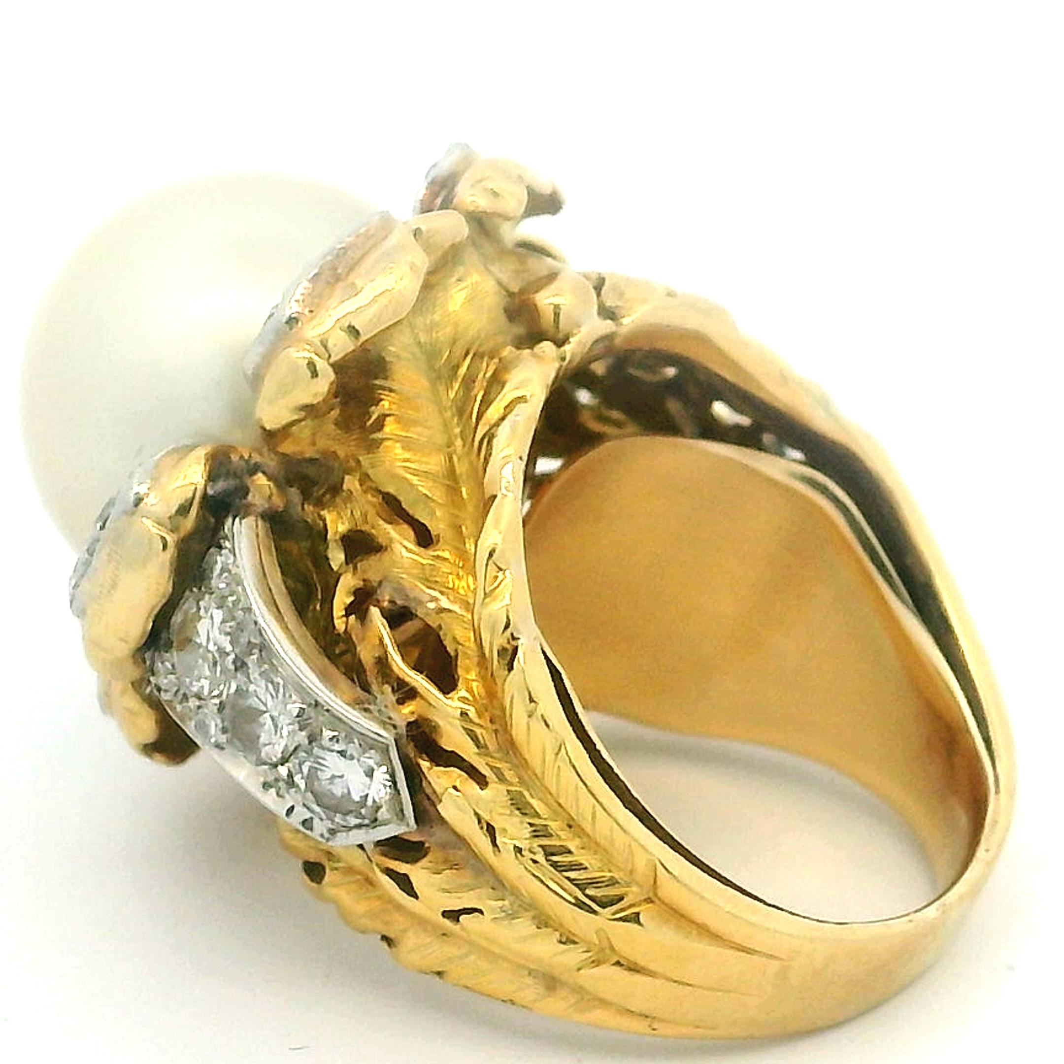Vintage c.1970 Anello da cocktail con perle dei mari del sud e diamanti in oro 18 carati, 2,20 carati in vendita 2