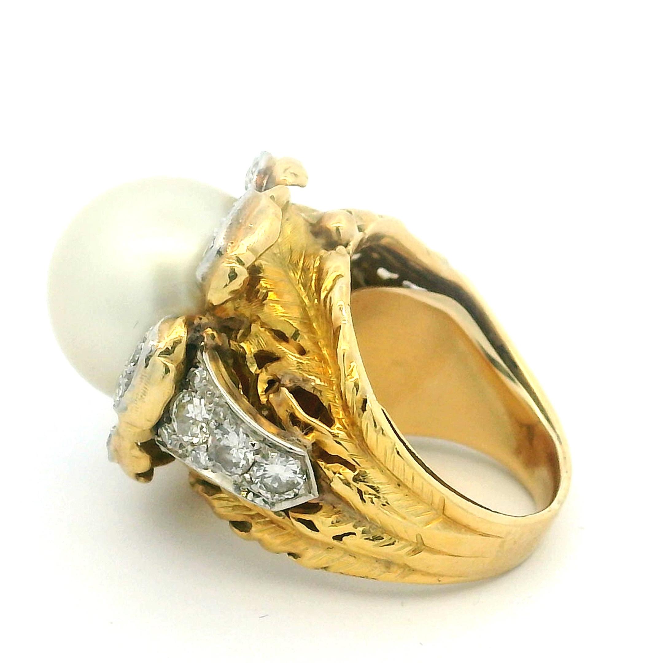 Vintage c.1970 Anello da cocktail con perle dei mari del sud e diamanti in oro 18 carati, 2,20 carati in vendita 3