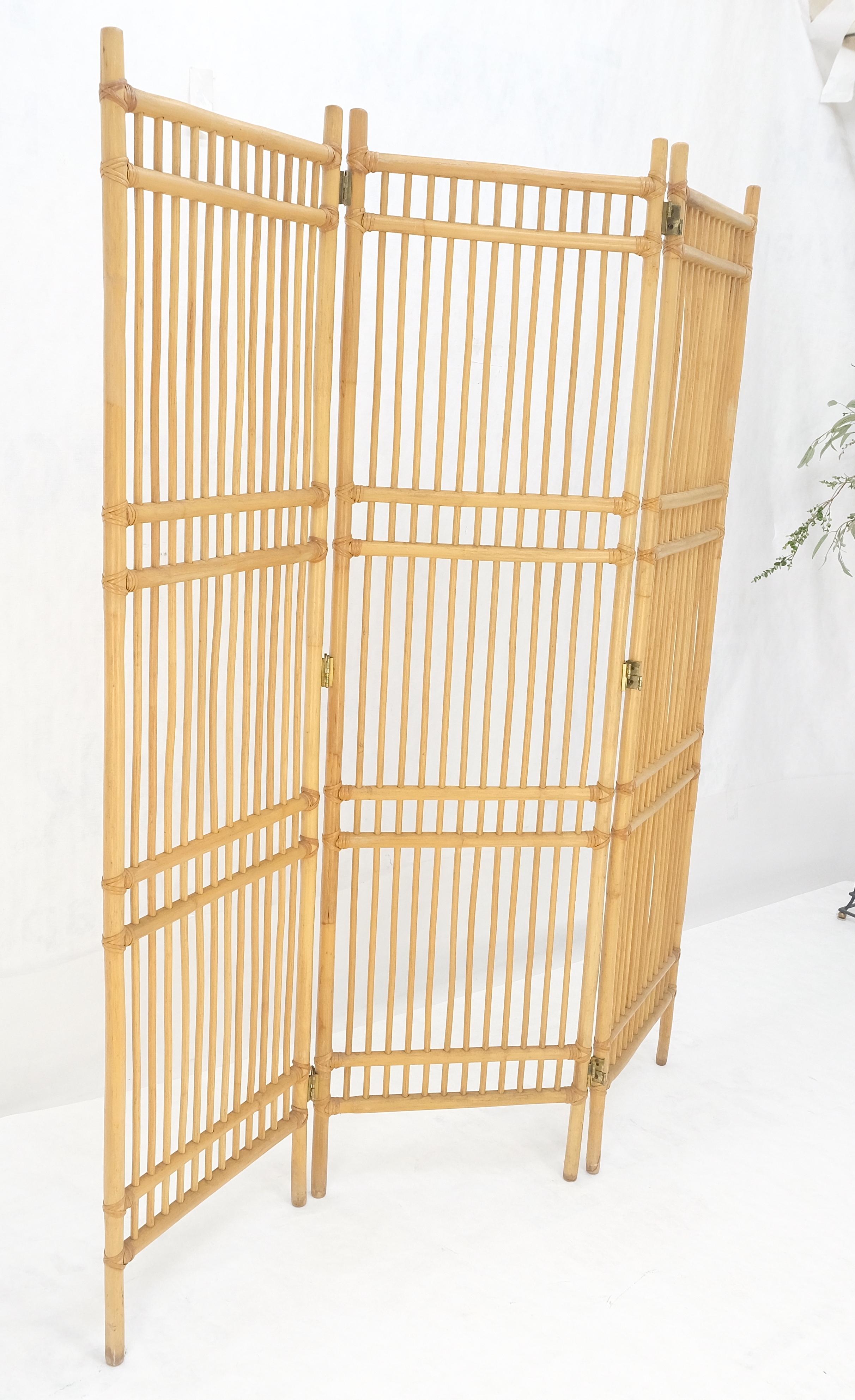 Vintage c1970s Blond Bamboo Rattan tri Fold Screen Room Divider MINT! In Excellent Condition For Sale In Rockaway, NJ