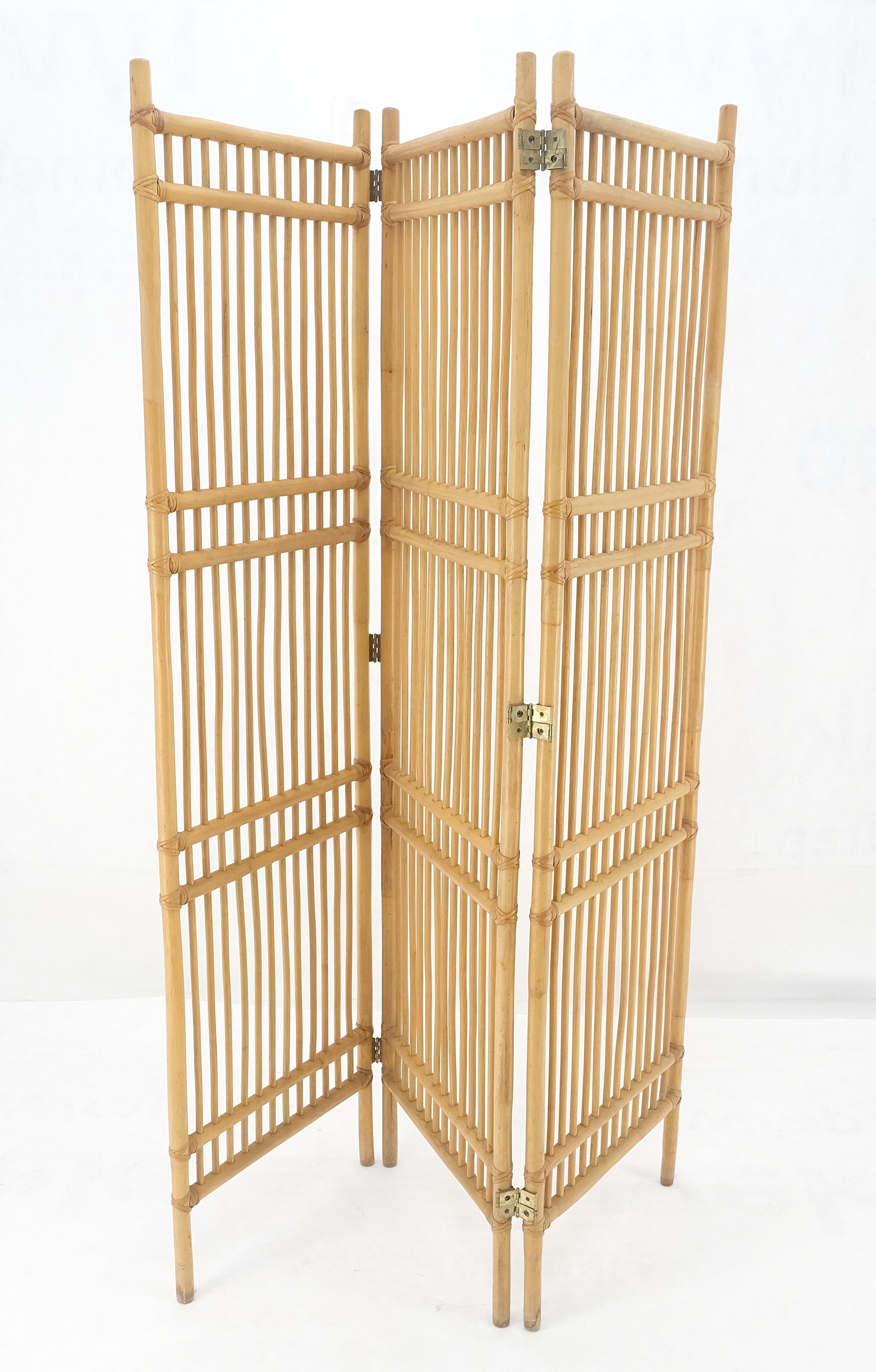 Vintage c1970s Blond Bamboo Rattan tri Fold Screen Room Divider MINT! For Sale 1