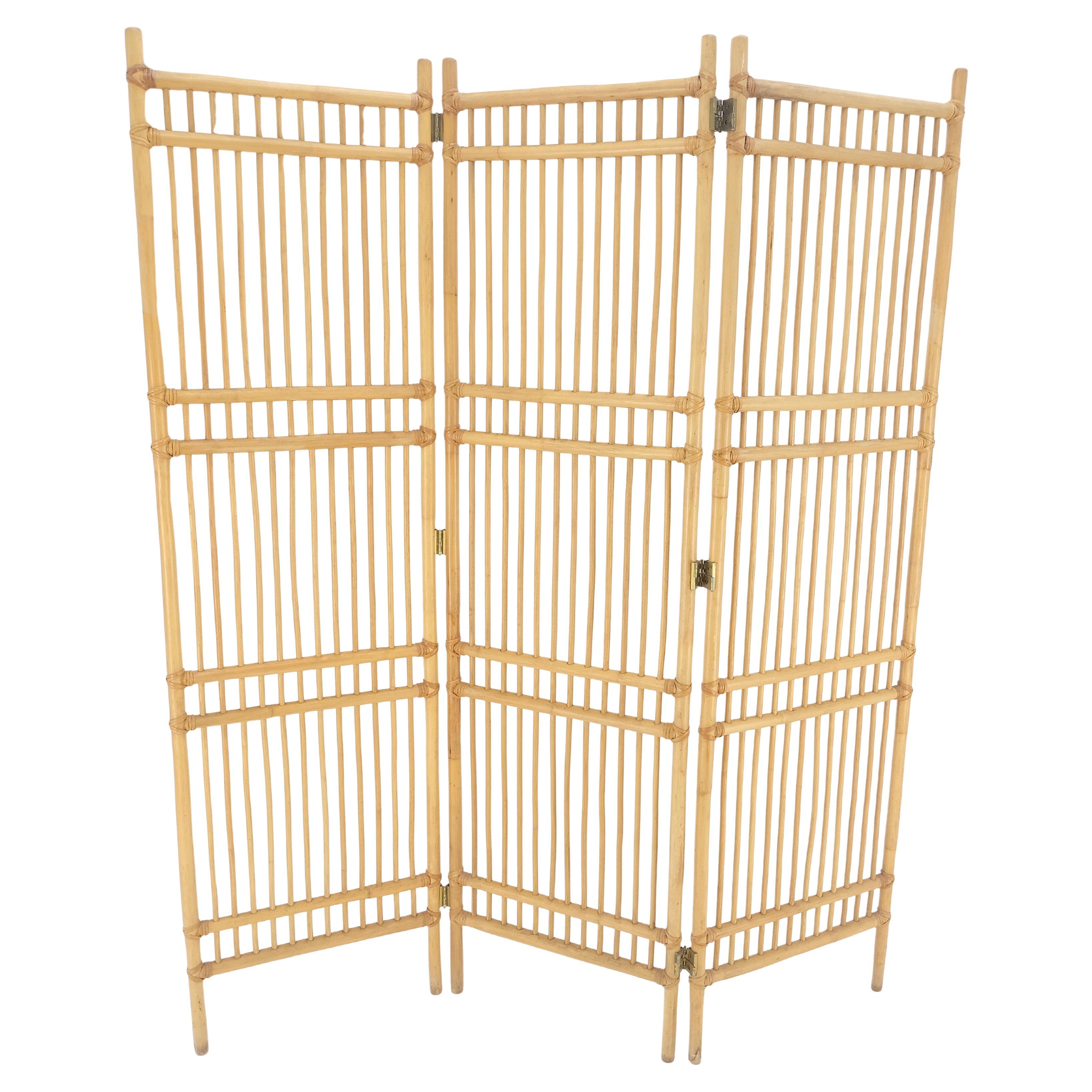 Vintage c1970s Blond Bamboo Rattan tri Fold Screen Room Divider MINT! For Sale