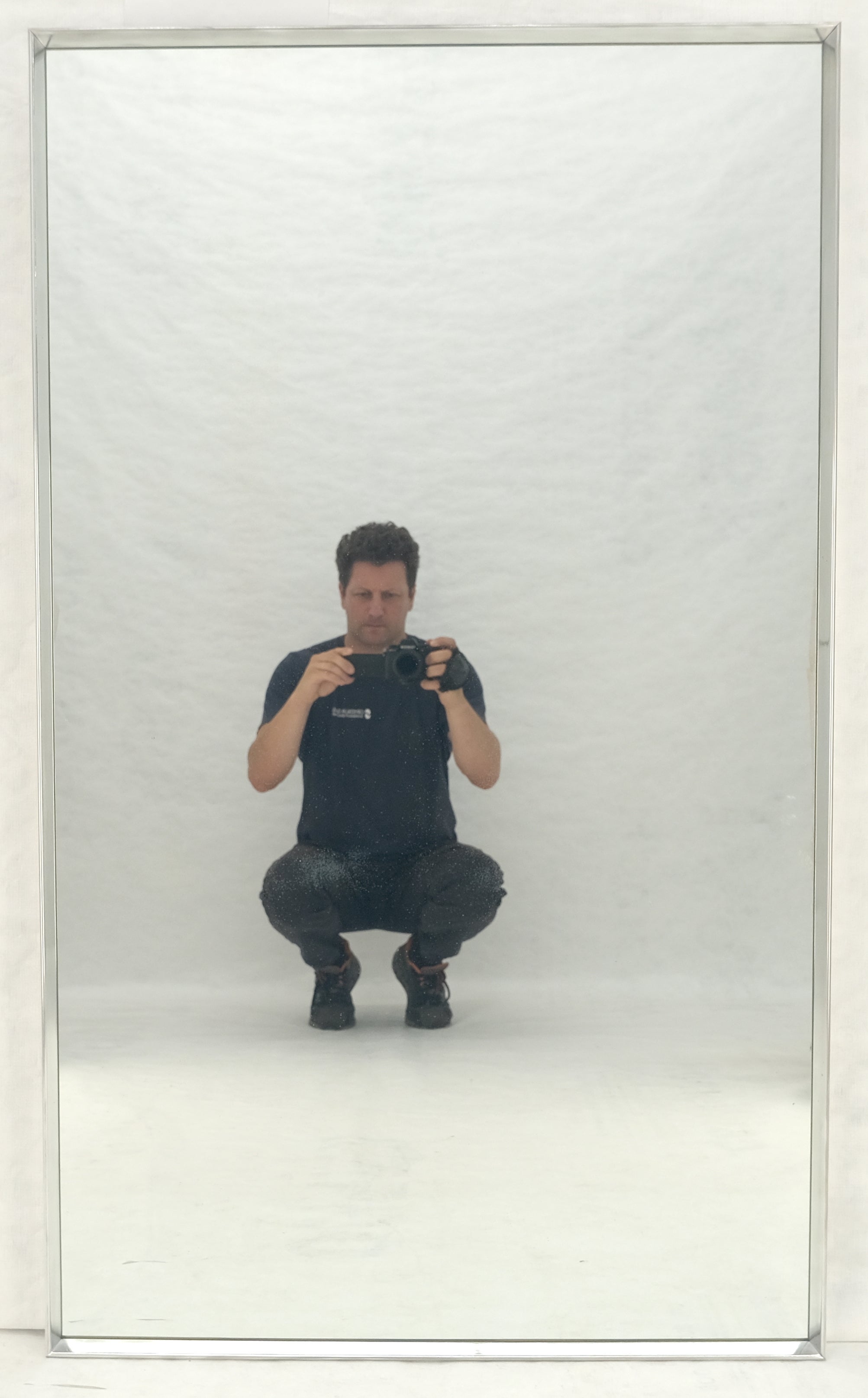 Mid-Century moderno Vintage c1970s Grande specchio da parete in alluminio Machin 33x55