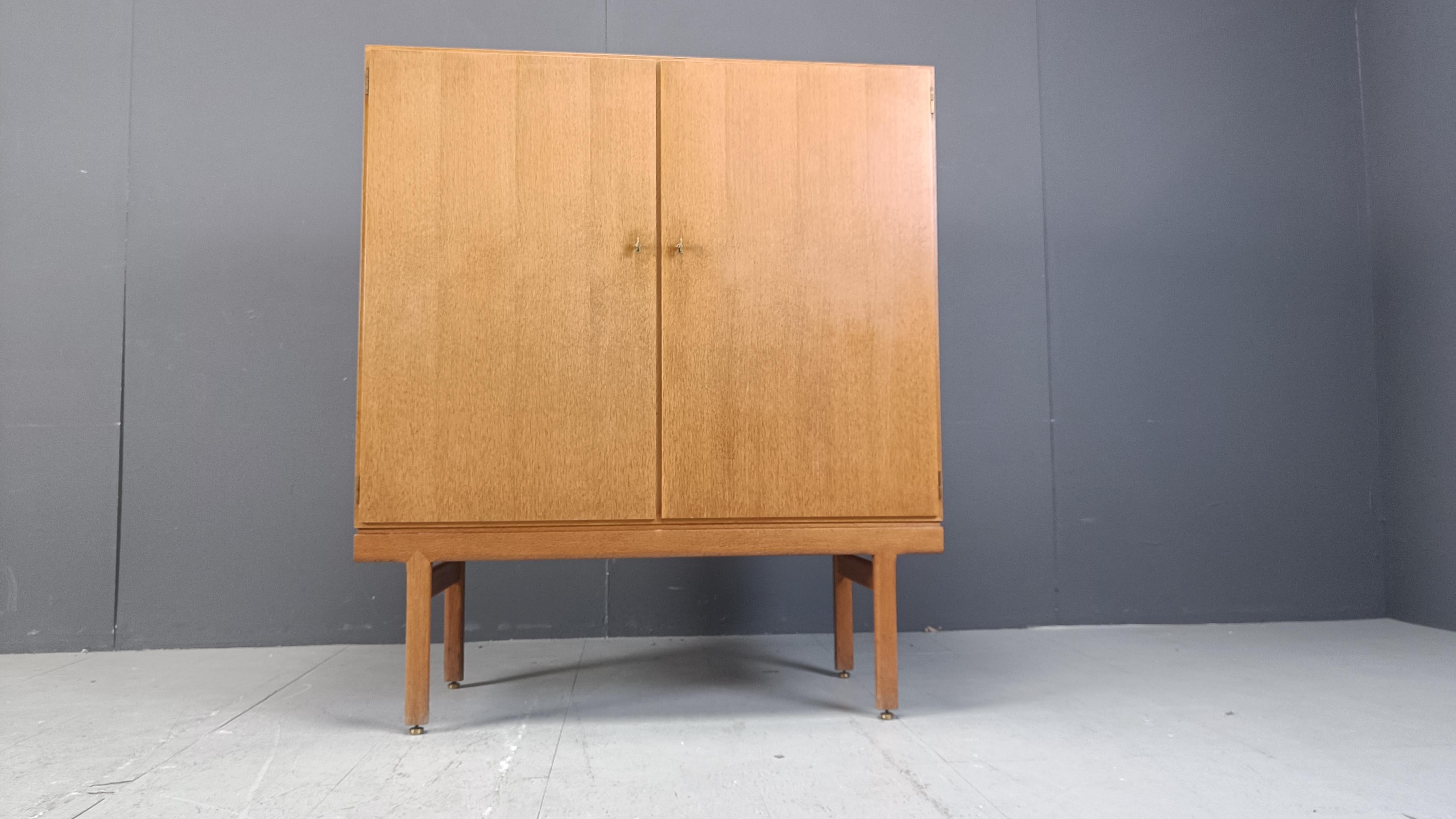 Armoire vintage Jos De Mey pour Vandenberghe Pauvers, années 1960 Bon état - En vente à Leuven, Vlaams Gewest