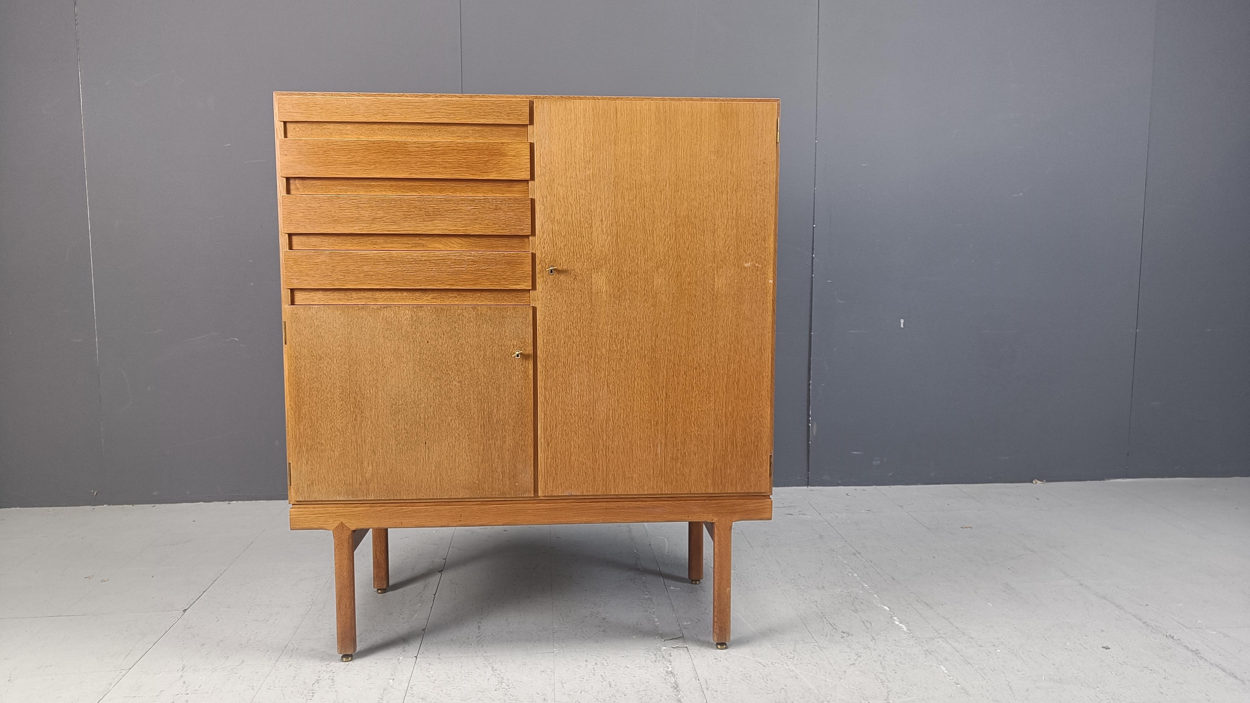 Armoire vintage Jos De Mey pour Vandenberghe Pauvers, années 1960 Bon état - En vente à Leuven, Vlaams Gewest