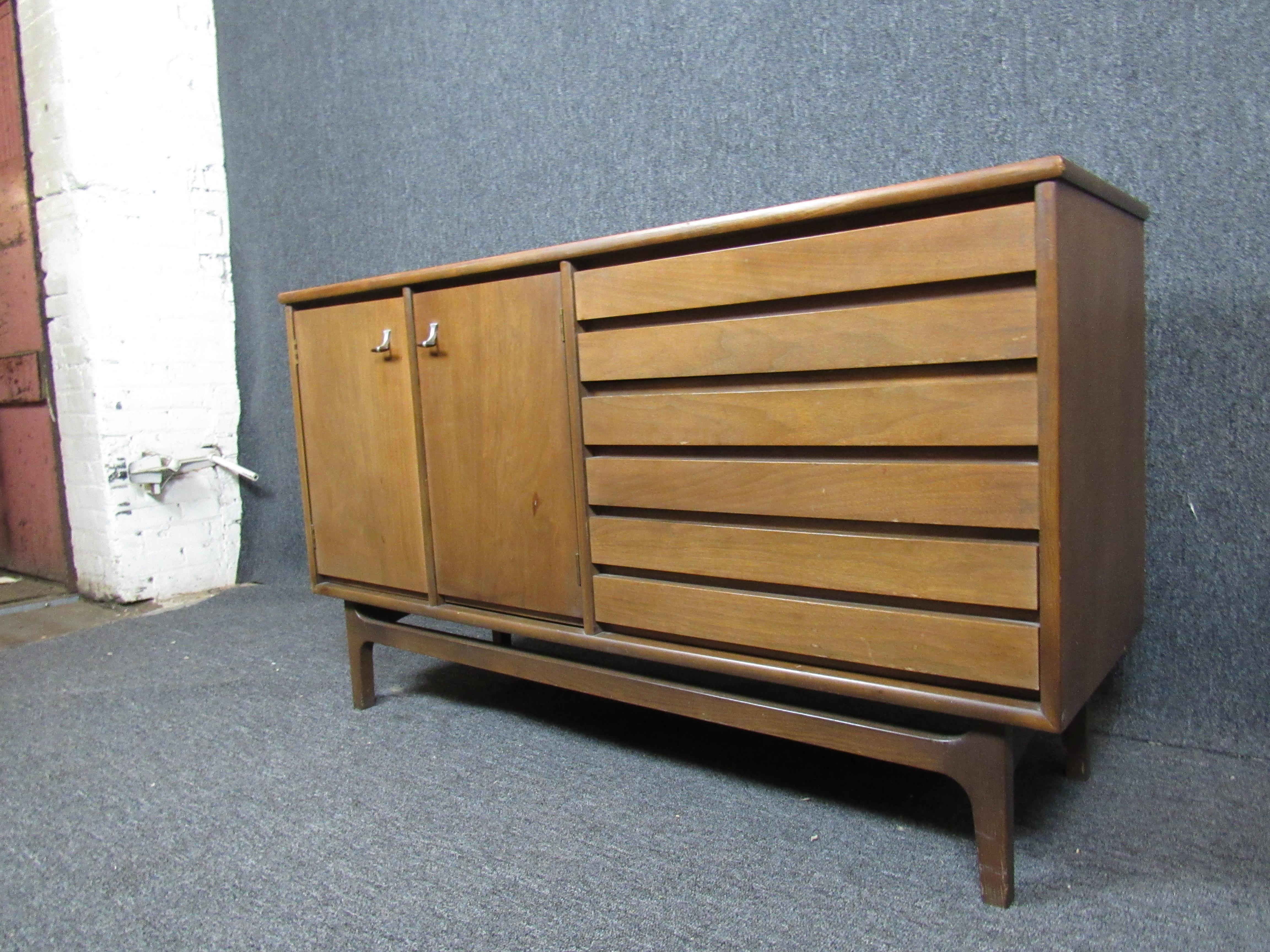 Mid-Century Modern Vieille armoire de Stanley en vente