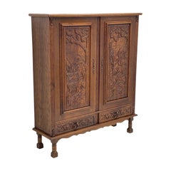 Armoire vintage d'Allemagne avec motifs sculptés à la main, vers les années 1930
